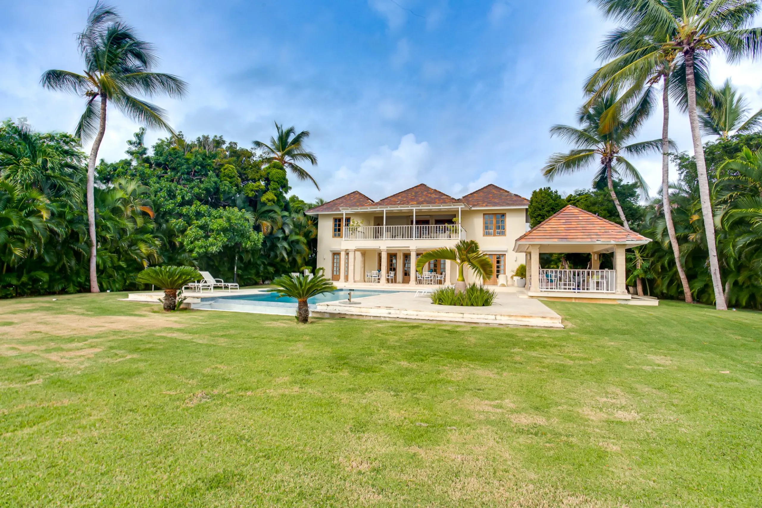 Elegant 4BR Villa in Tortuga Bay with Private Pool, Ocean Views & Golf Course — photograph 3