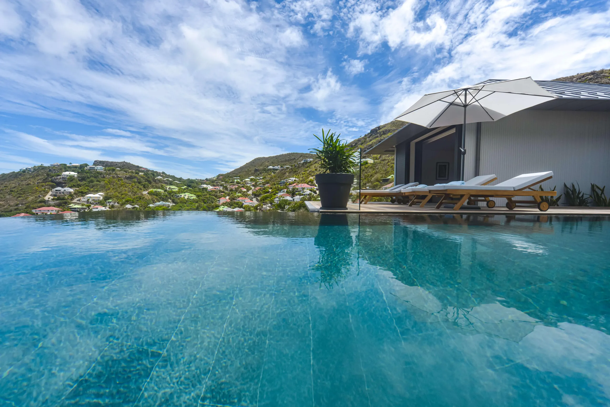 Serene St Barts Luxe Villa with Bay and Hill Views with Infinity Pool — photograph 6