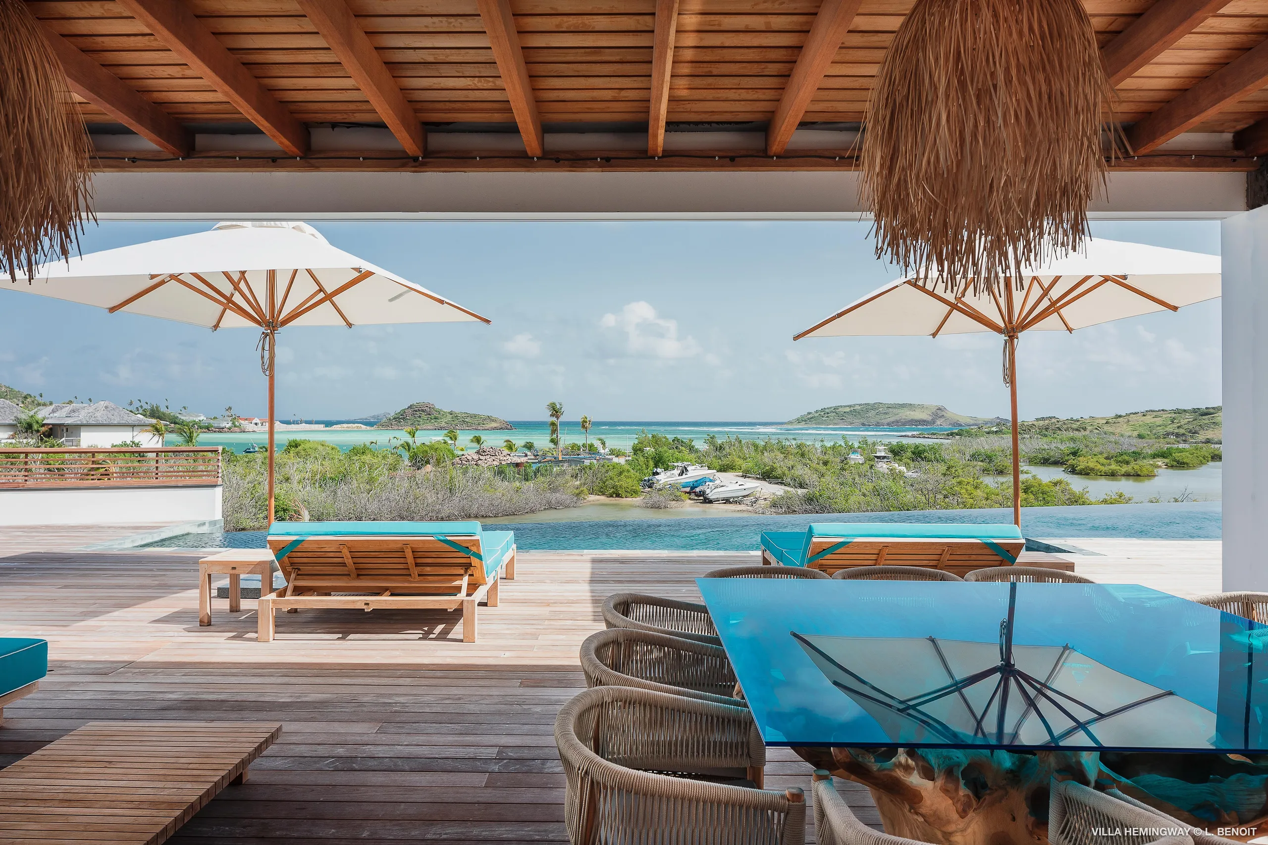 Stunning Seaside Villa with Infinity Pool and Walks to Beach — photograph 3