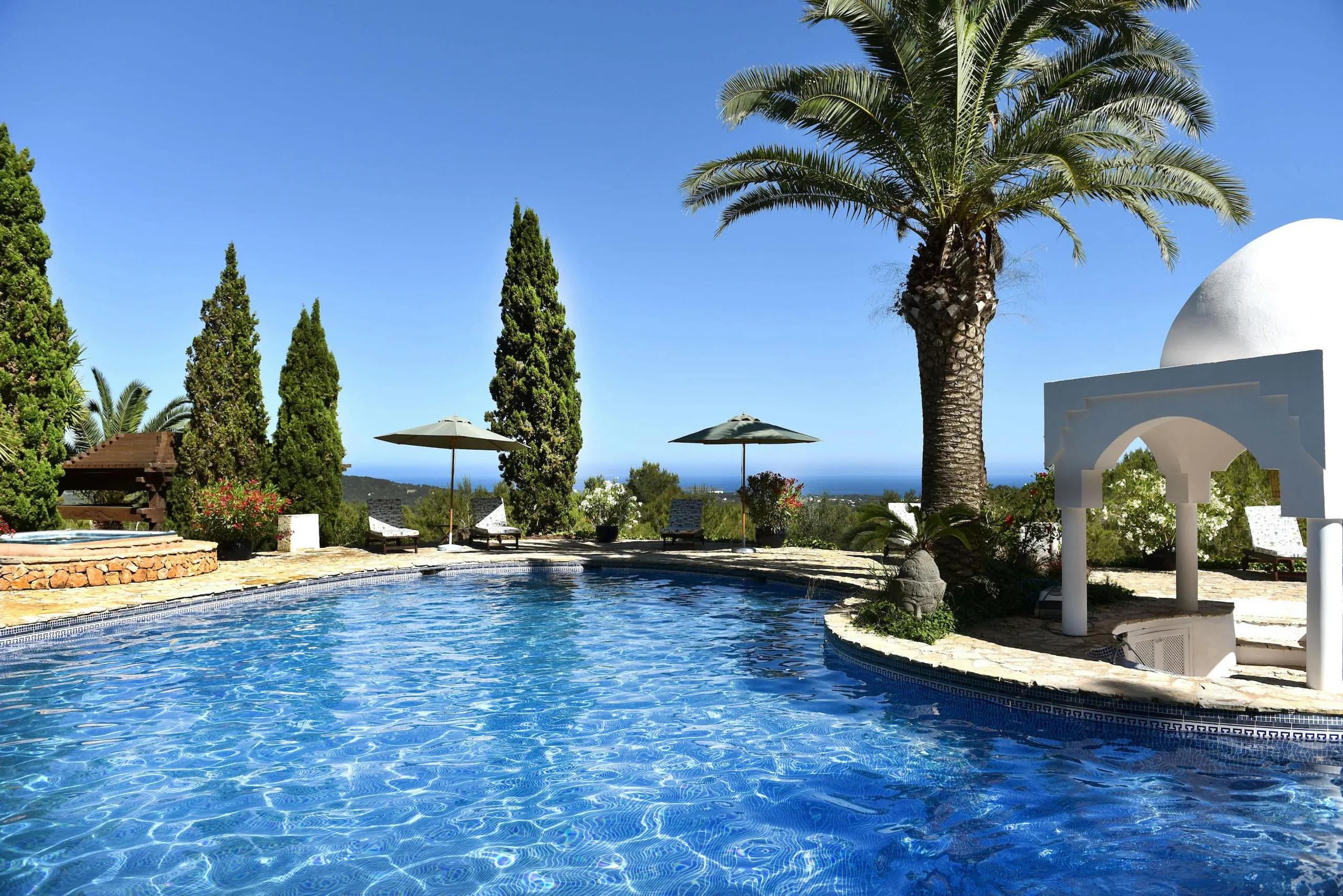 Regal Ibiza Resort-Style Estate with Private Pool and Luscious Garden Grounds — photograph 12