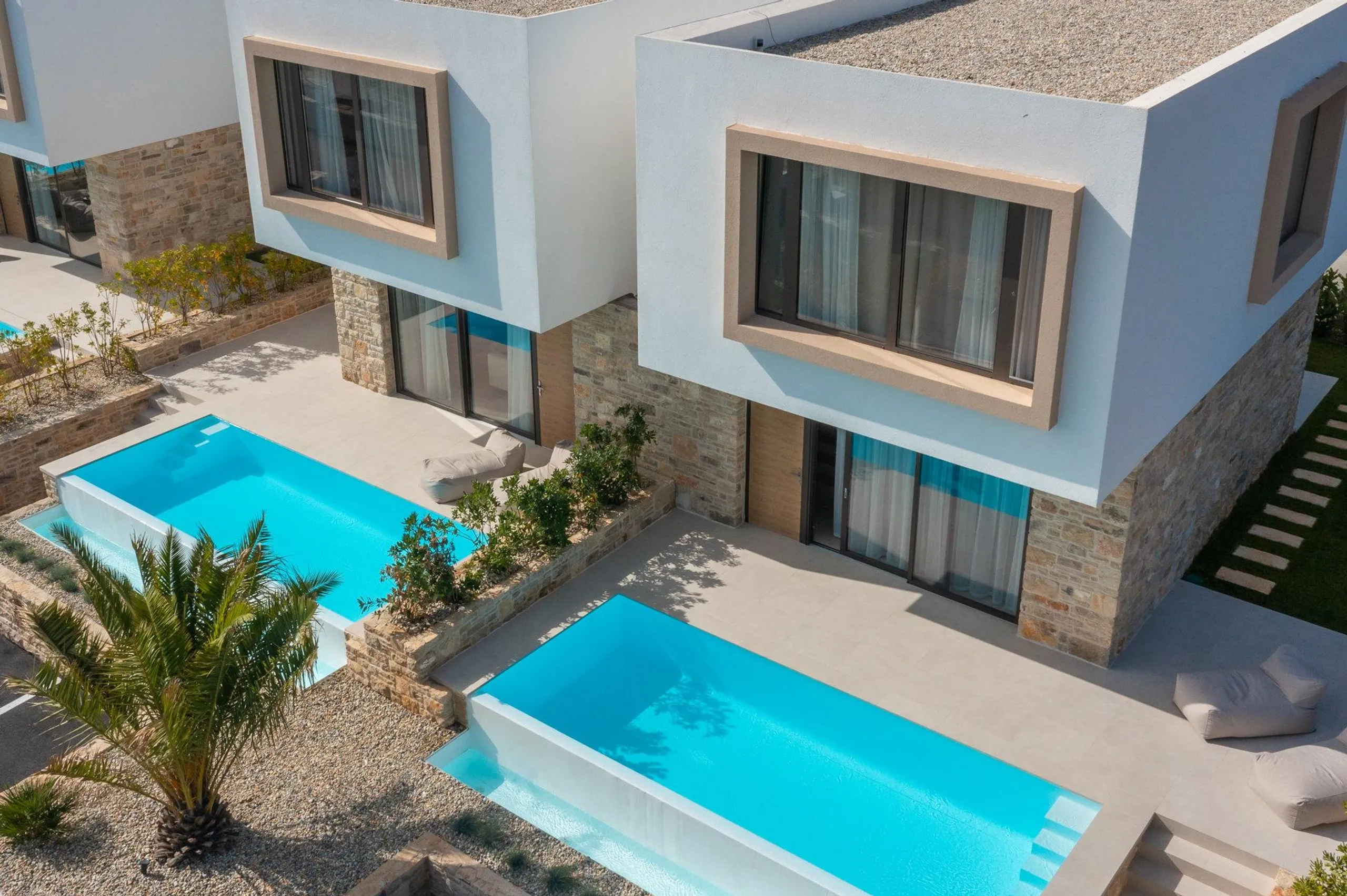 Stately 6BR Villa with Pool and Crystal Sea Nearby — photograph 5