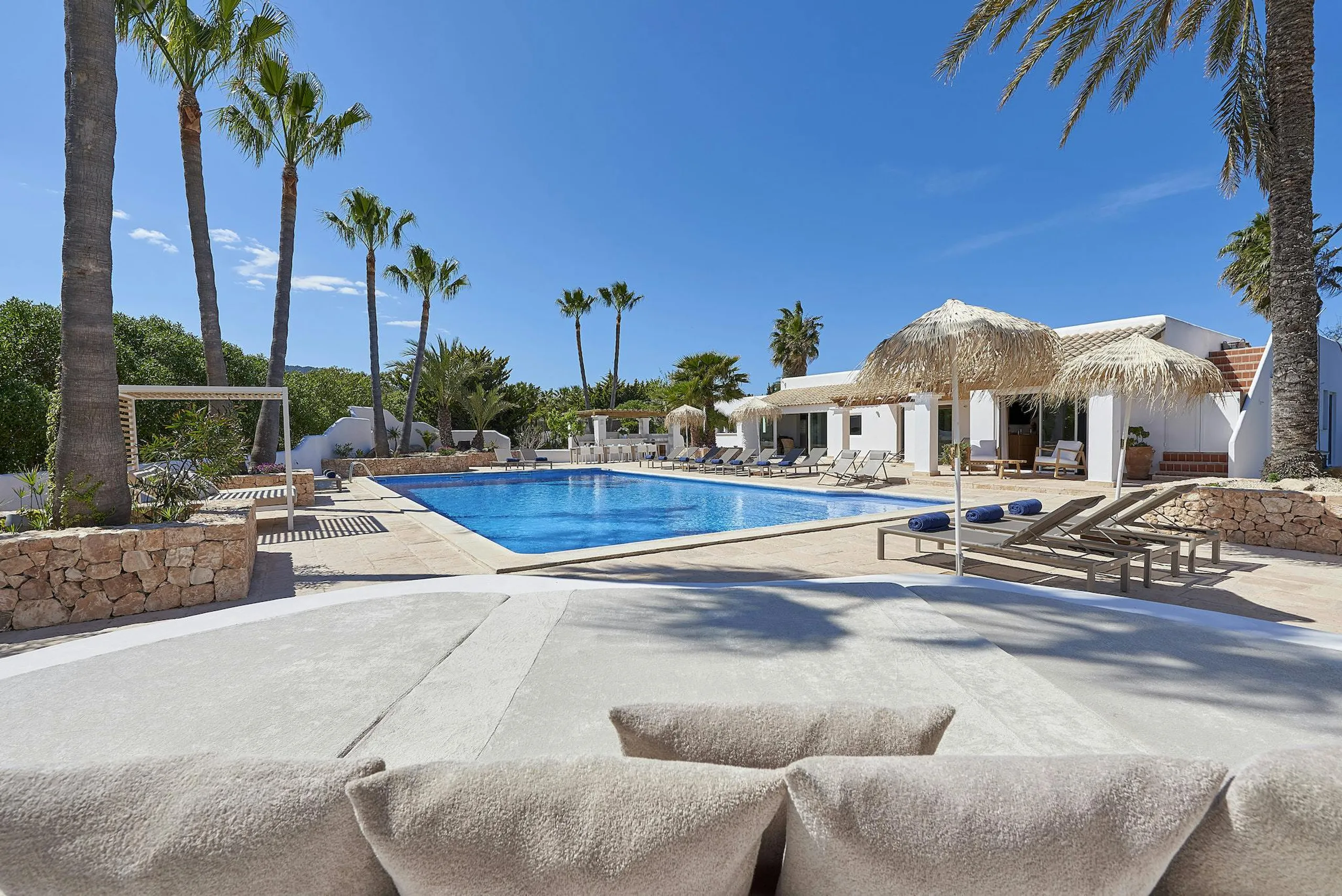 Elegant Spanish Estate in Ibiza with Private Pool and Gazebo — photograph 3