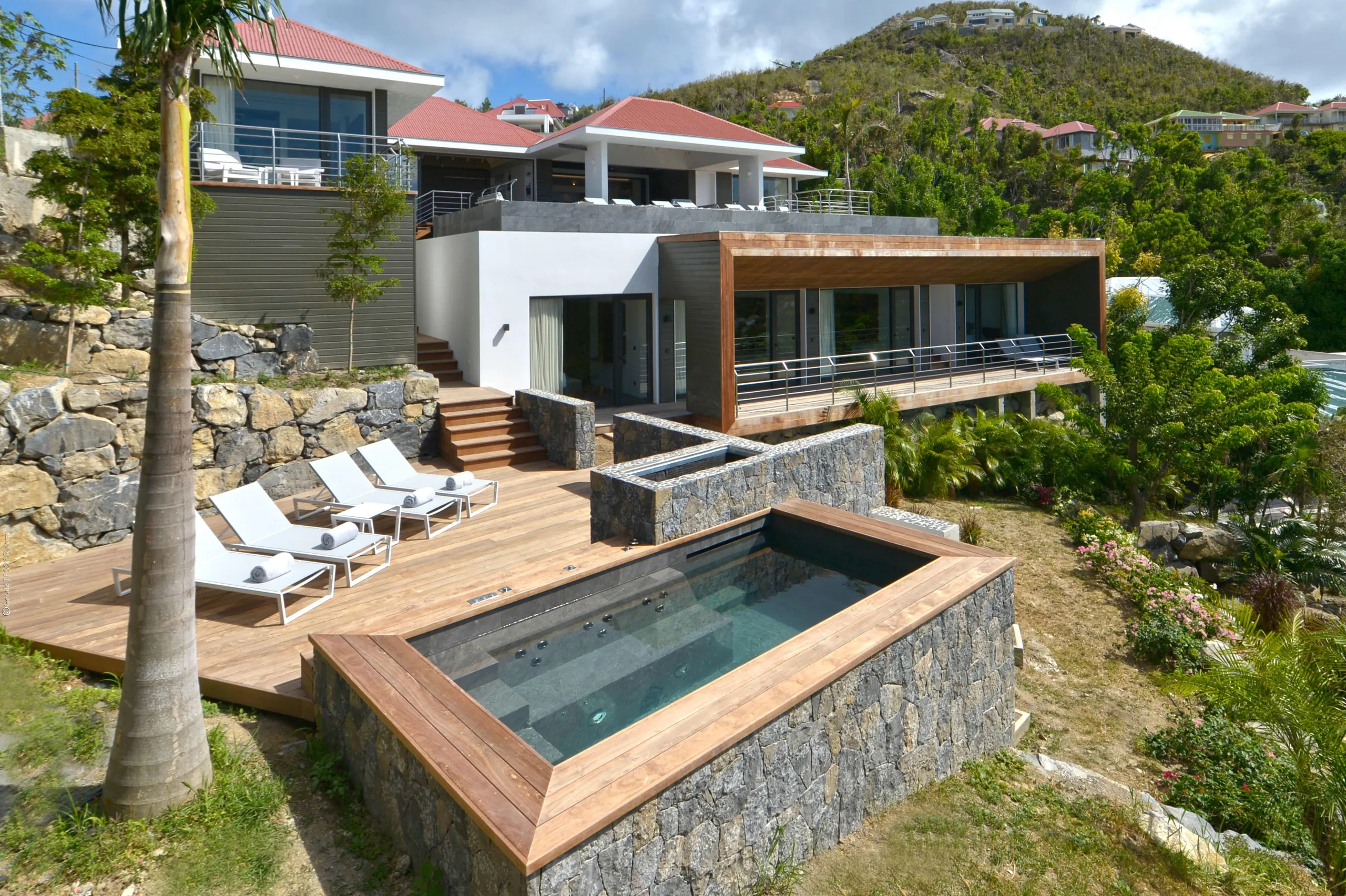 Luxe Hillside Haven with Infinity Pool and Panoramic Ocean Views, Colombier