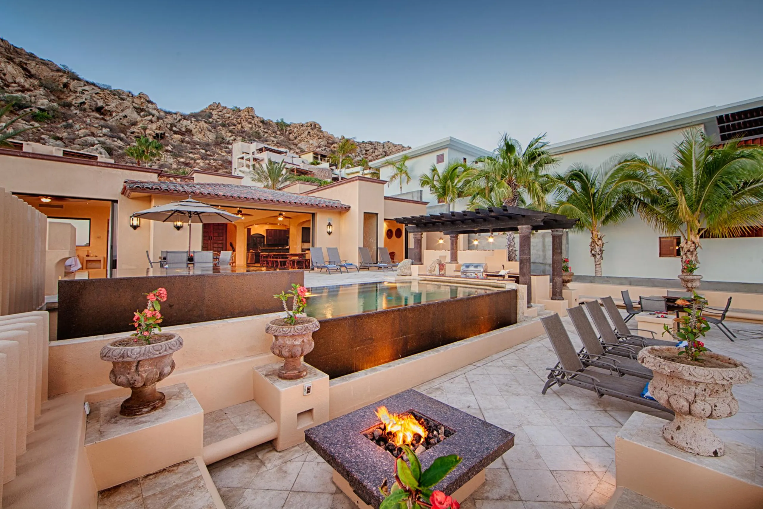 Magnificent Pedregal Estate with Infinity Pool and Ocean Views — photograph 11