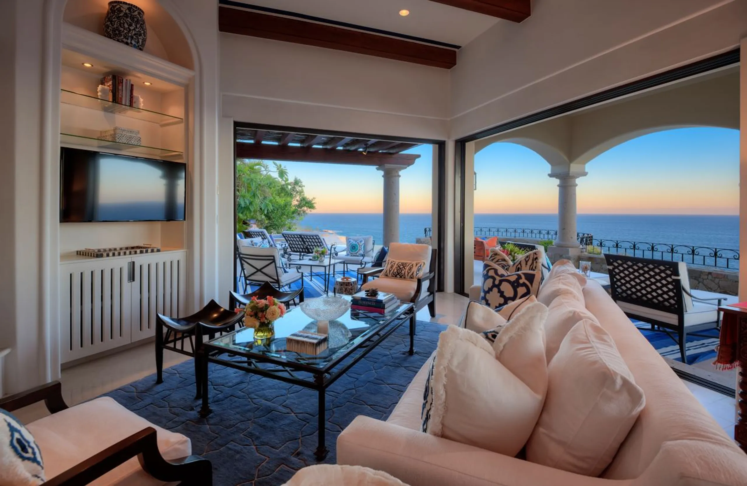 Exquisite Sea-Facing Villa in Los Cabo with Private Infinity Pool and Jacuzzi — photograph 12