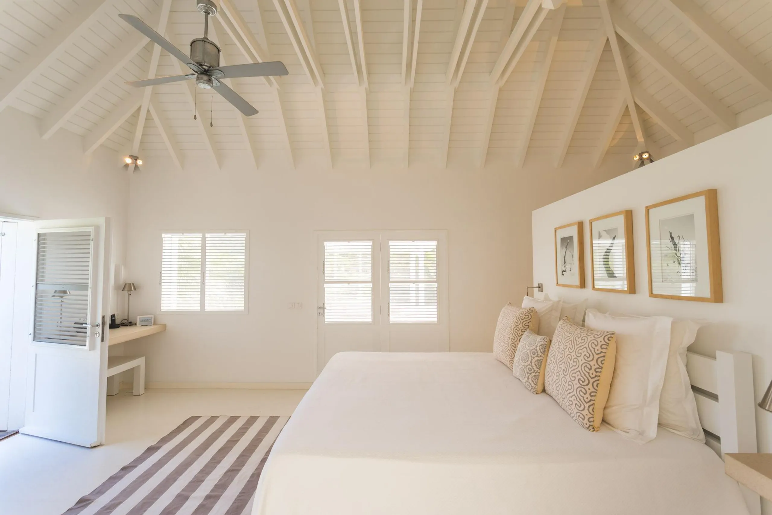 Chic Tropical Villa with Private Pool and Luxury Gazebo — photograph 7