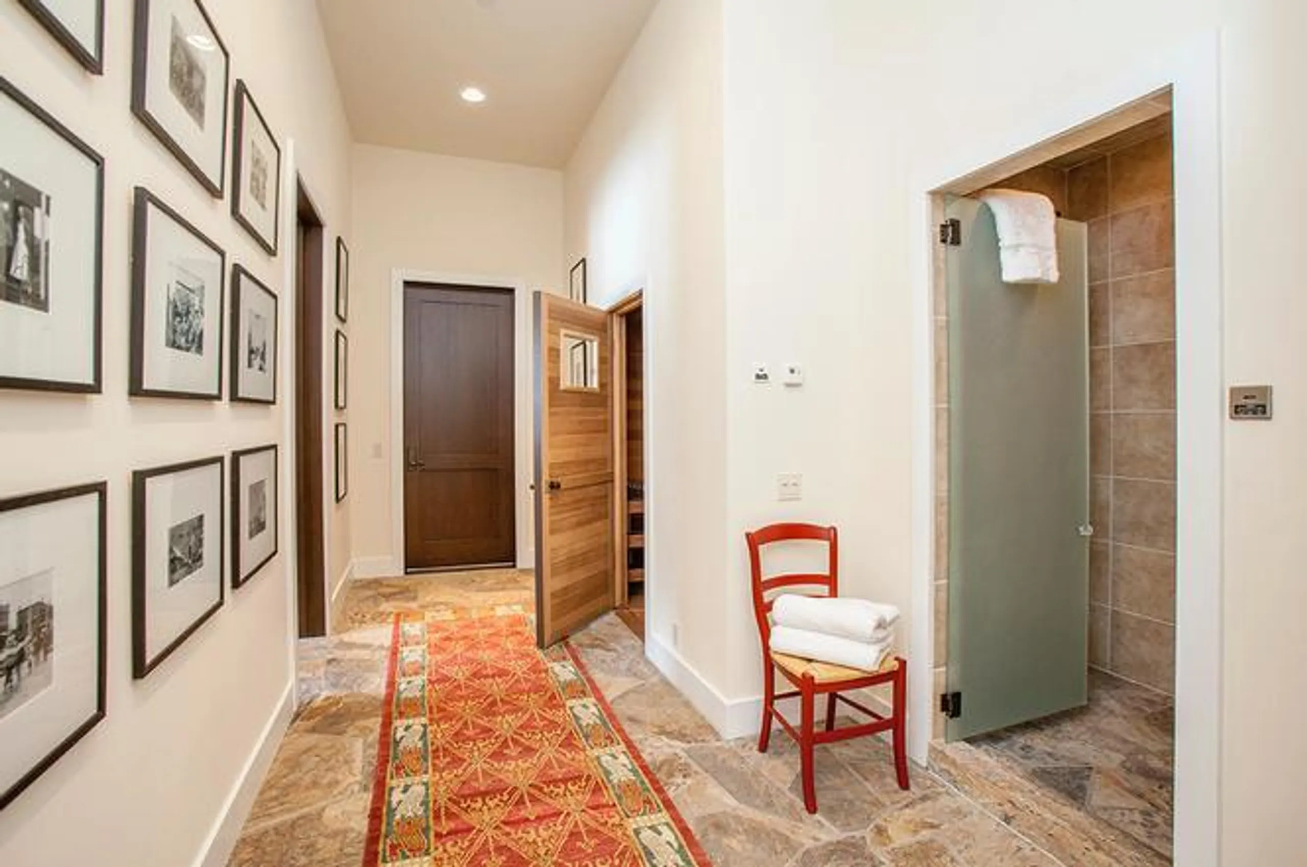 Breathtakingly Beautiful Villa with Function Hall, Game Room and Inviting Atmosphere — photograph 12