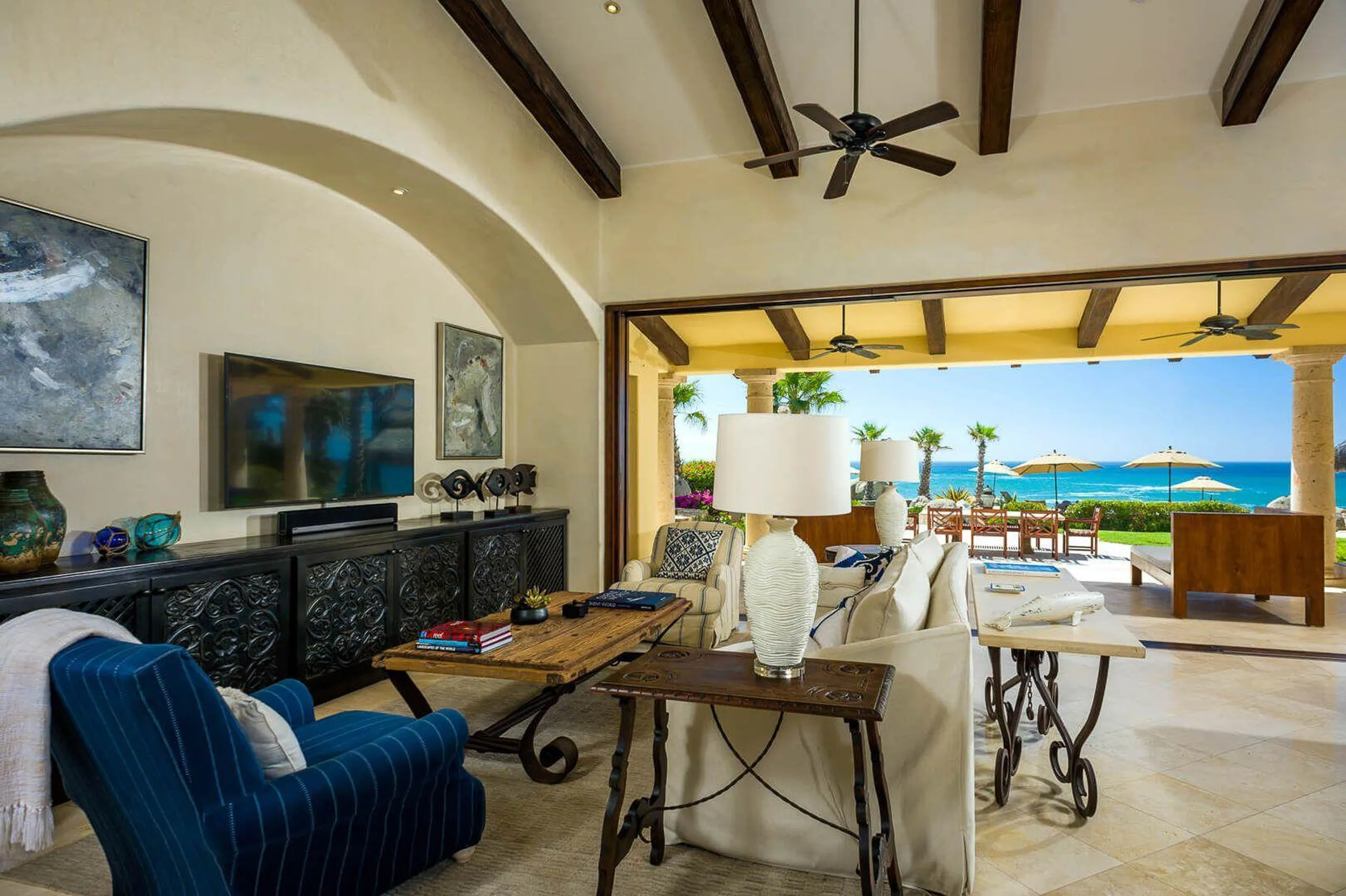 Punta Ballena Oceanfront Villa with Private Pools and Incredible Ocean Views — photograph 8