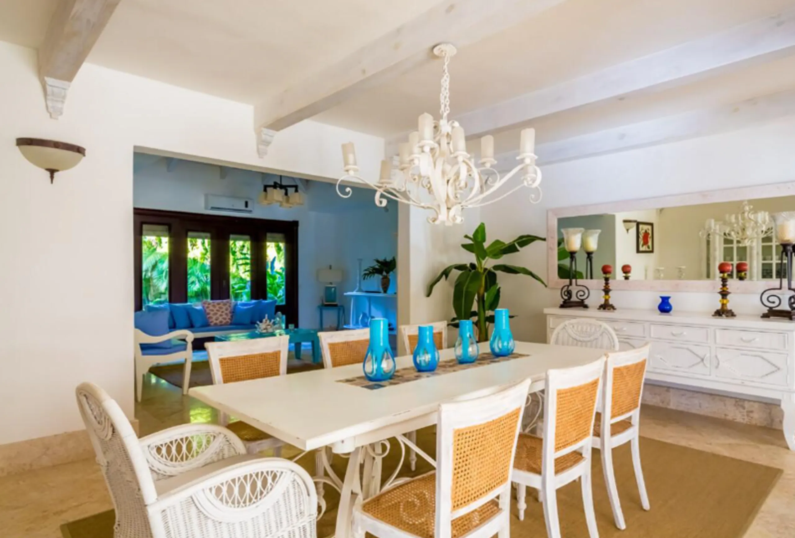 Classic Grand Estate with Private Pool and Gold Access — photograph 10
