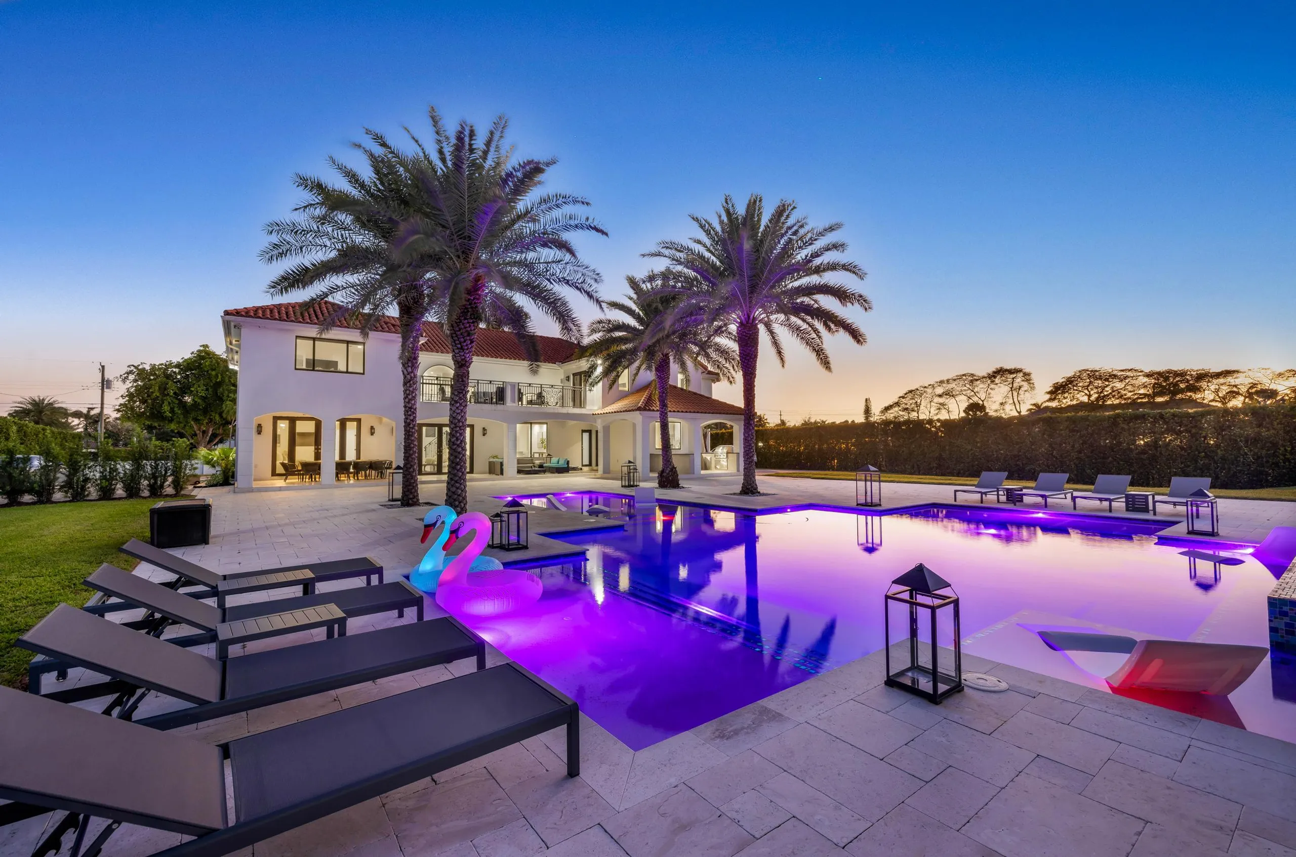 Magnificent 7-Bedroom Estate with Resort-Inspired Amenities — photograph 2