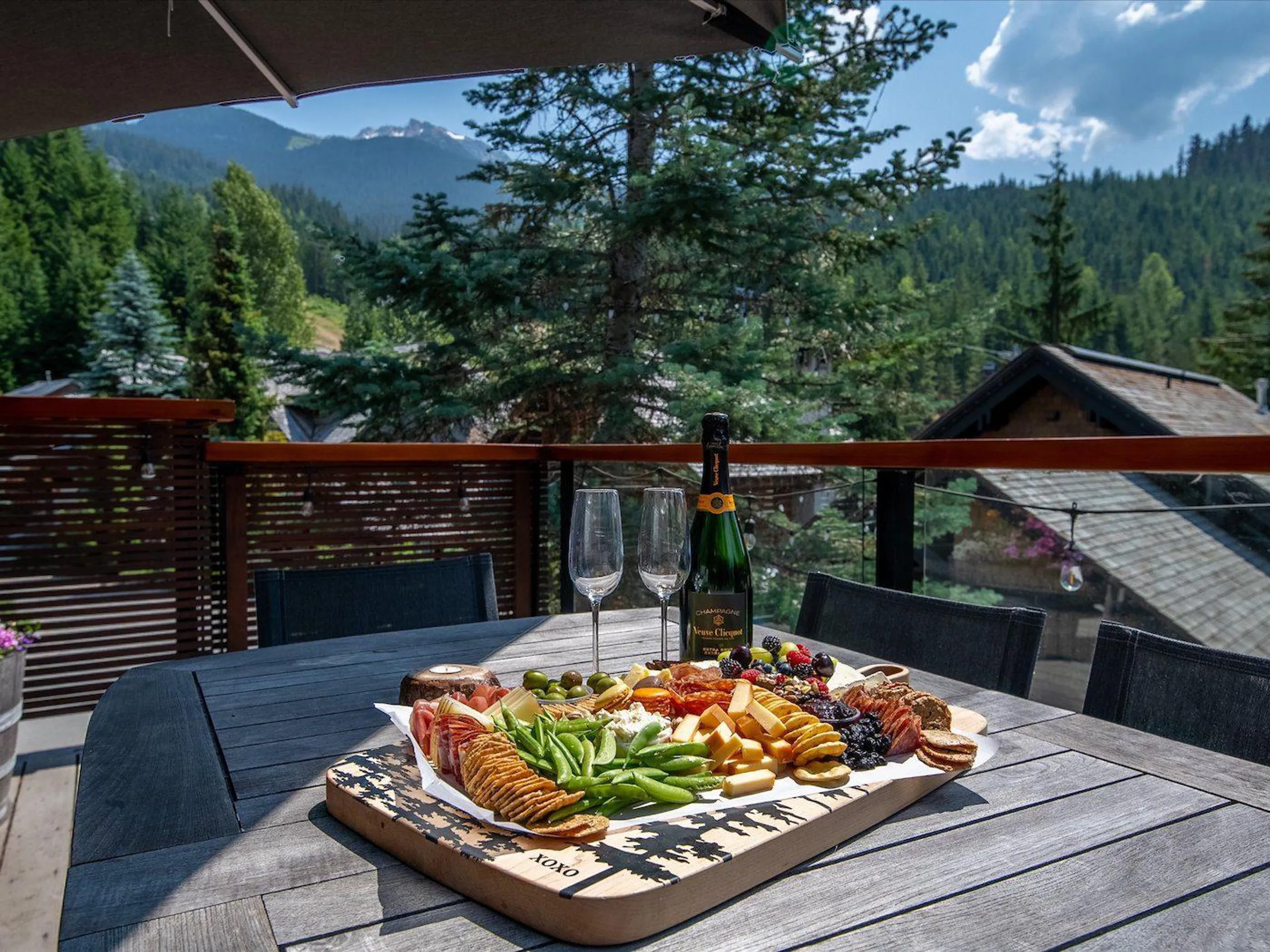 Majestic Retreat with Lavish Pool and Mountain Vistas VILLAWAY® — photograph 8