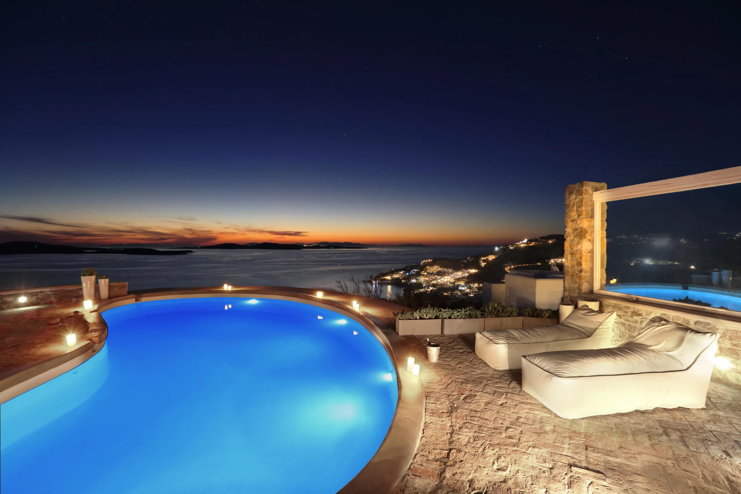 Hilltop Luminous Villa with Private Pool and Ocean Views — photograph 4