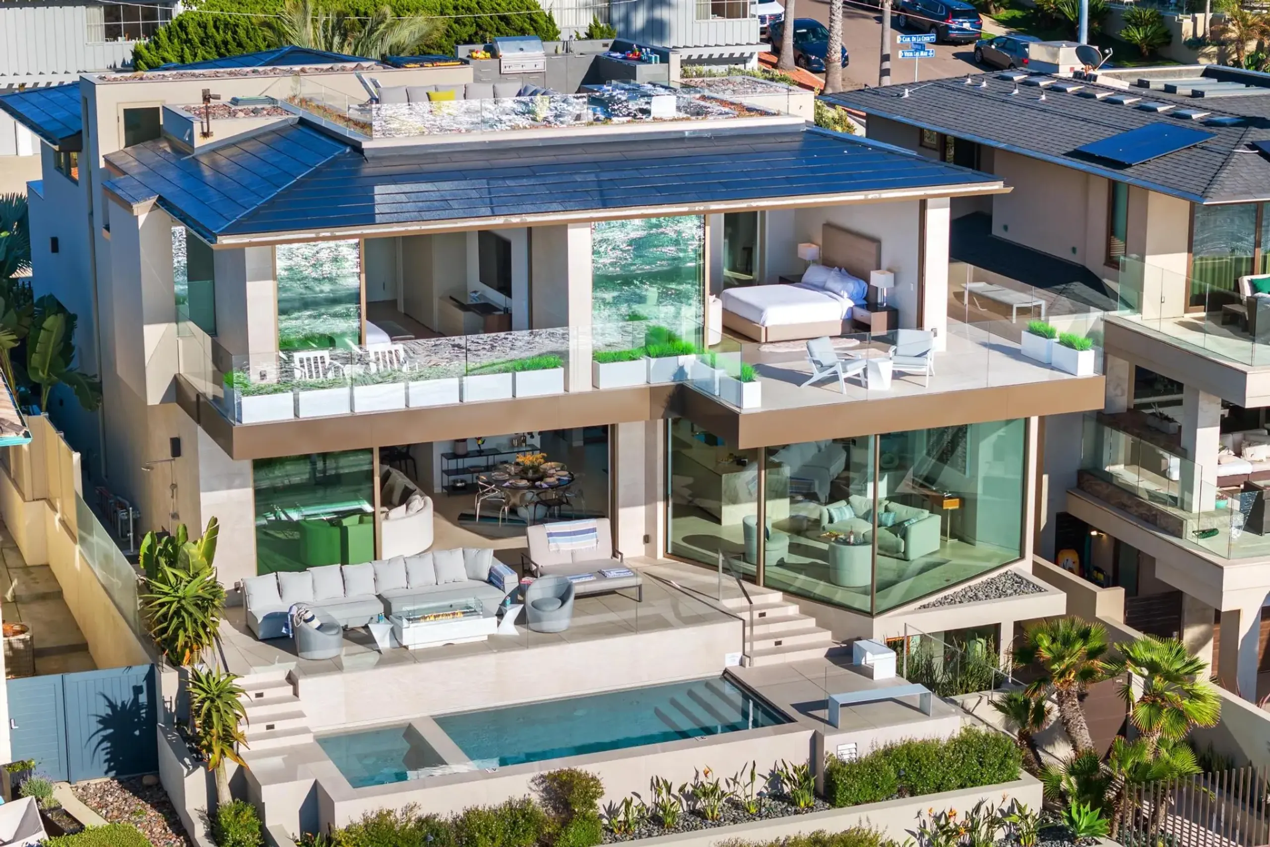 Oceanfront 4 Bedroom Villa with Private Infinity Pool, Beach Acces, and 360° Views — photograph 2