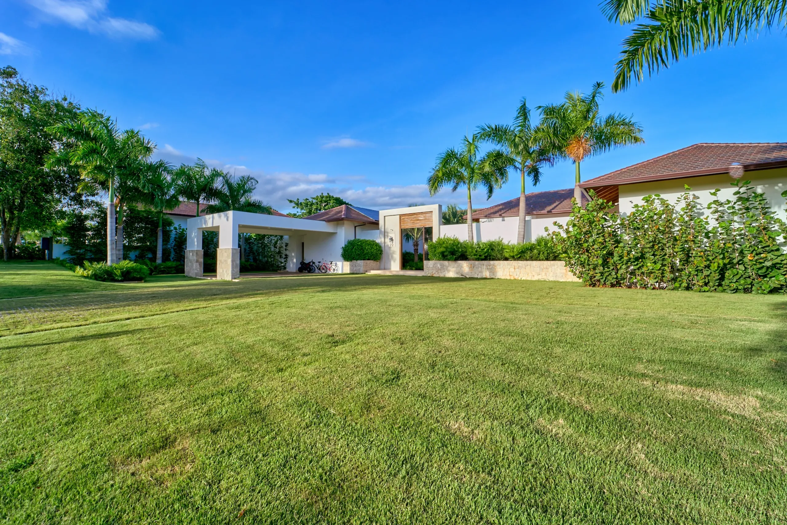 Magnificent Modern Villa with Private Pool and Golf Course and Marina Access — photograph 6
