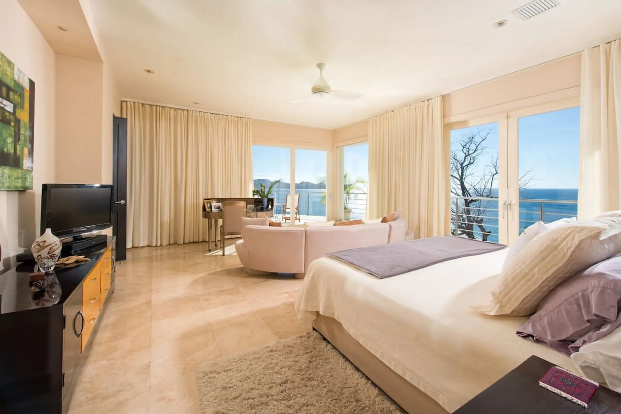 Opulent Beachfront Villa in Flamingo with Private Pool, Private Beach Access and Panoramic Ocean Views — photograph 11