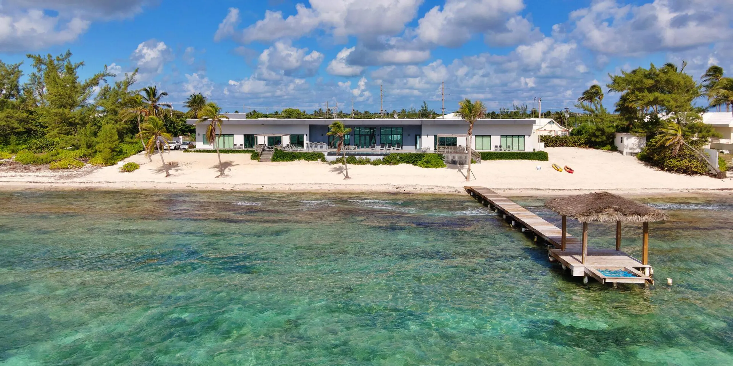 Modern Contemporary Grand Cayman Ocean Front Villa with Infinity Pool — photograph 3