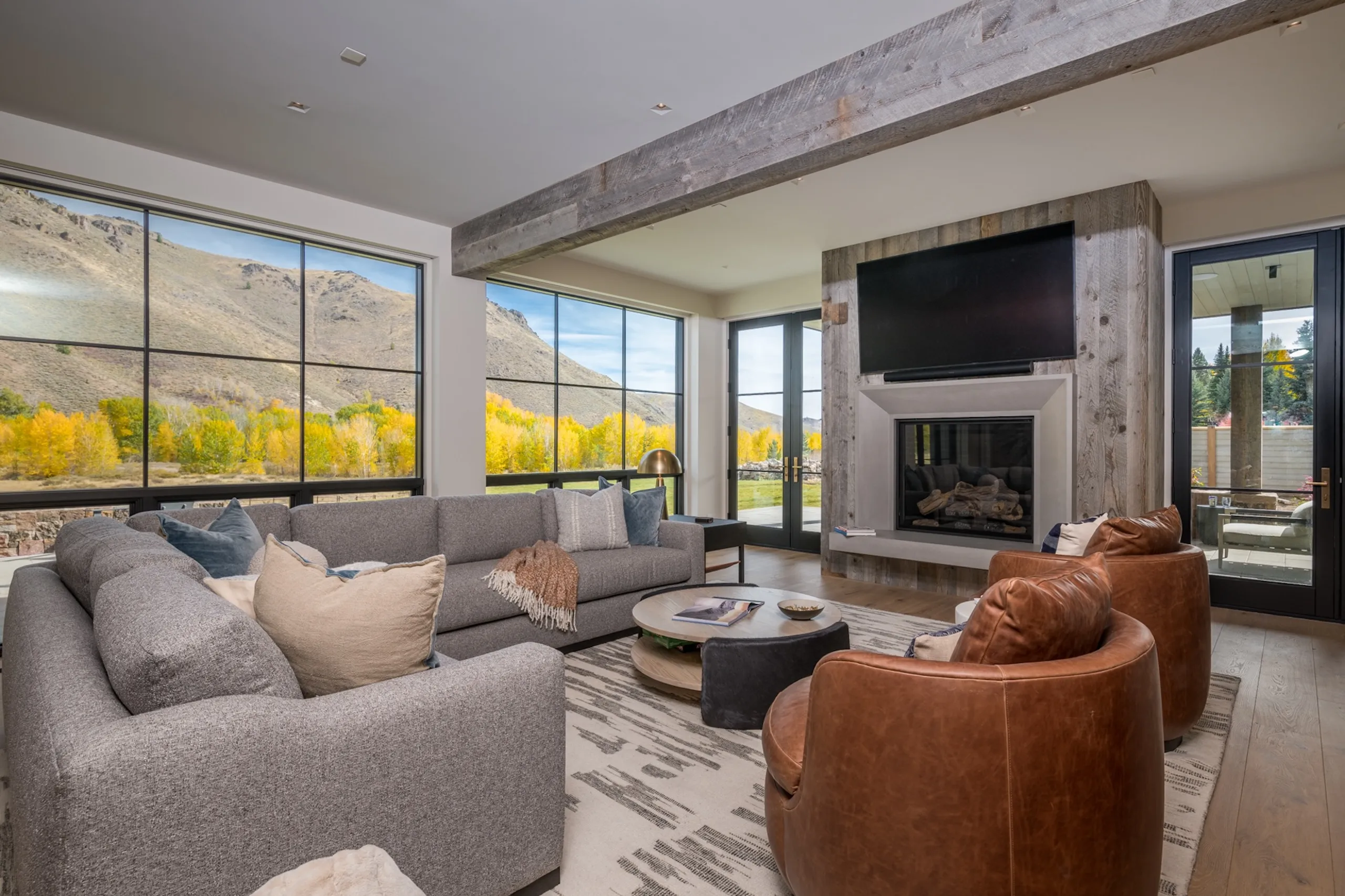 Gorgeous Ketchum Villa with Hot Tub, Game Room & Mountain Views — photograph 2