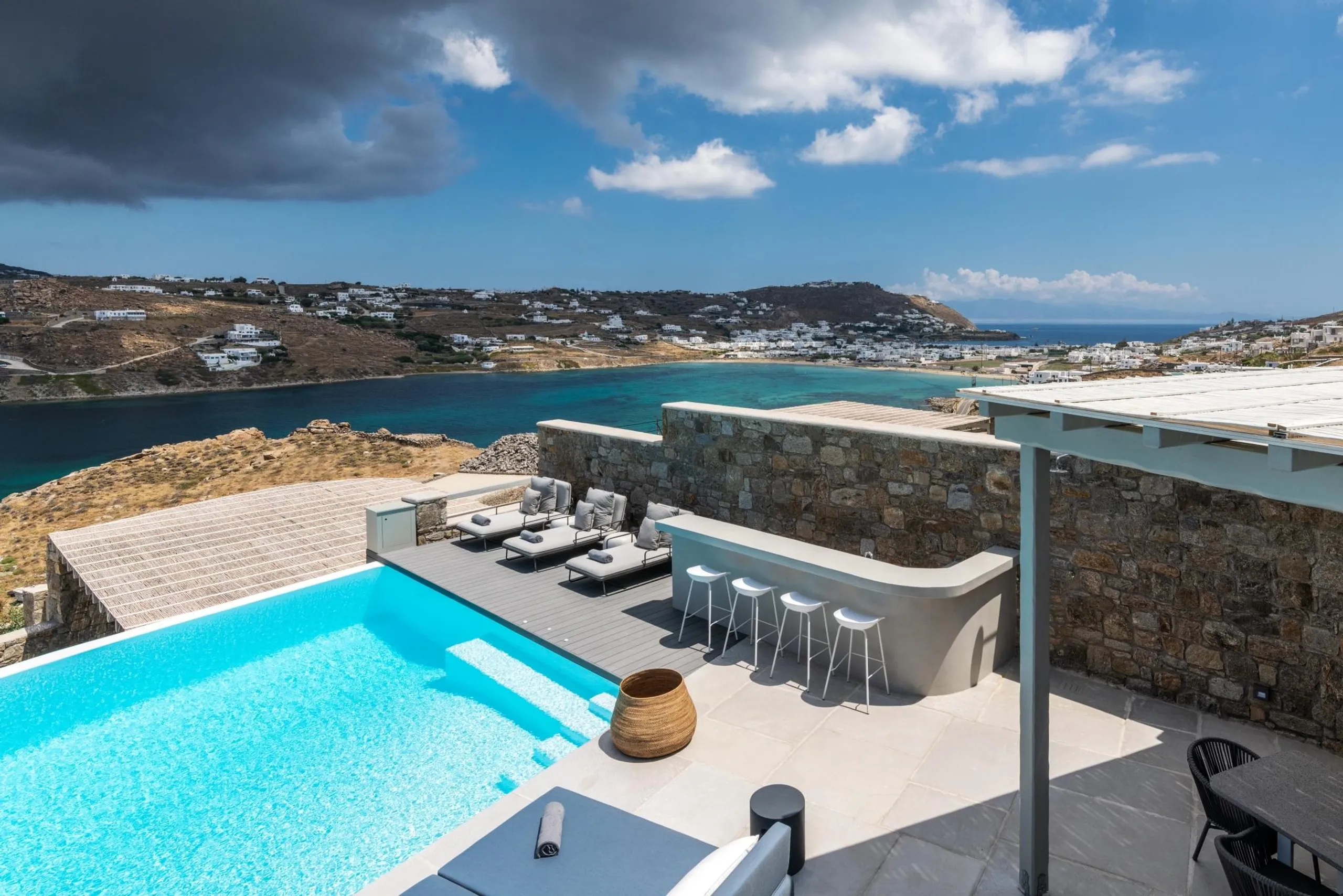 Prestigious Mykonos Estate with Crystalline Pool — photograph 4
