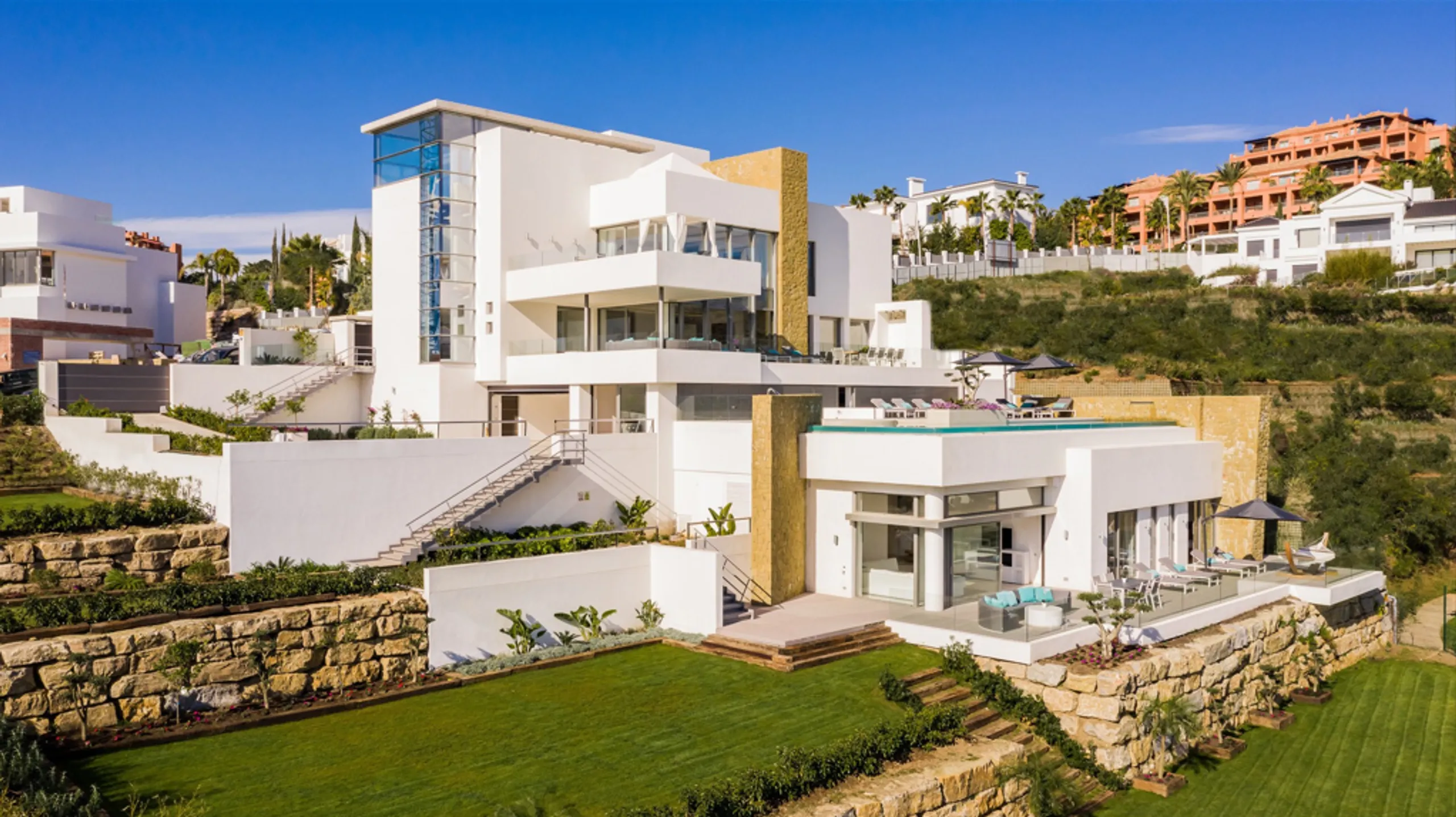 Contemporary 5-Star Escape with Pool, Ocean, and Breathtaking Views VILLAWAY® — photograph 7
