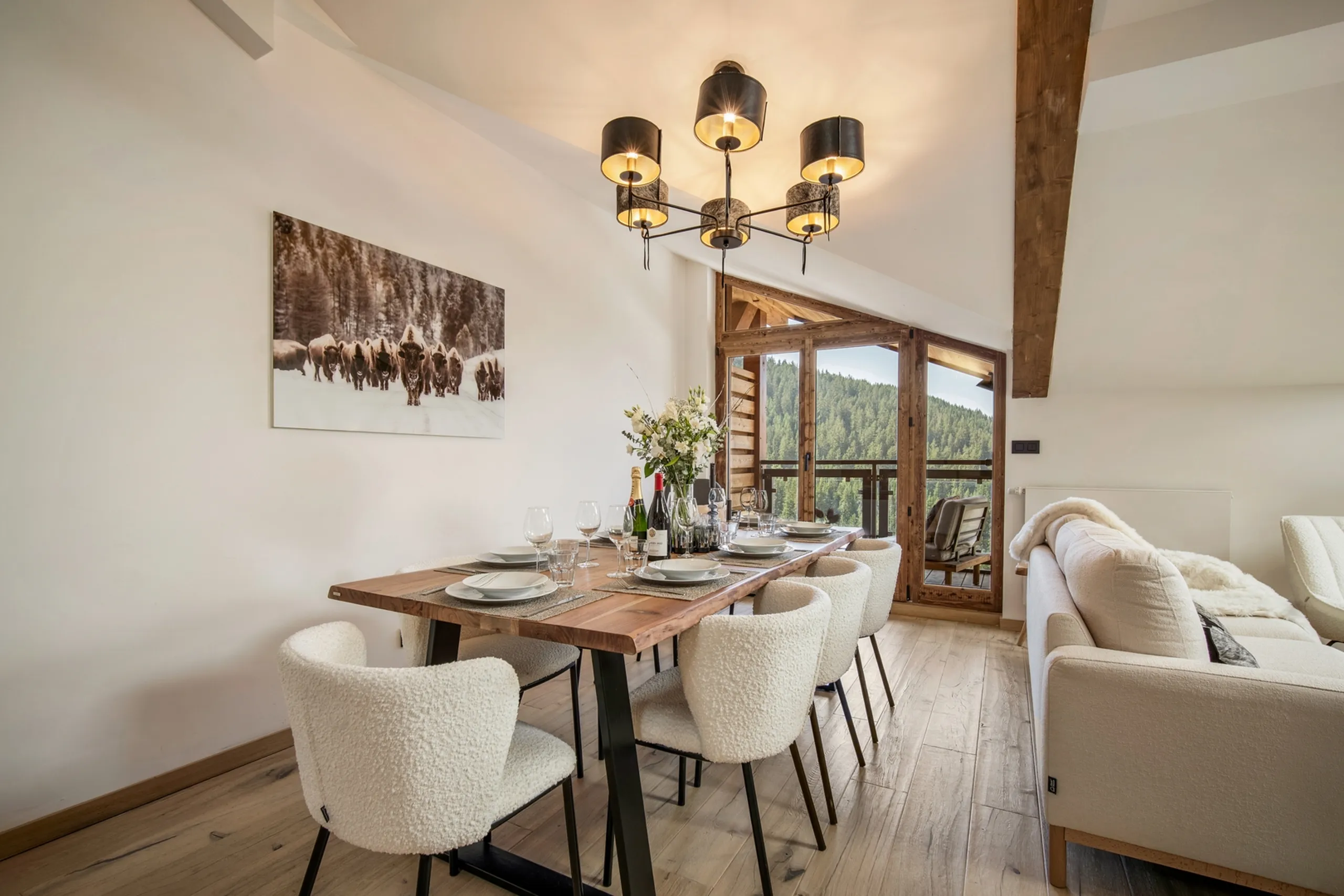 Relaxing 4 Bedroom Villa in Courchevel with Sauna and Mountain Views — photograph 6
