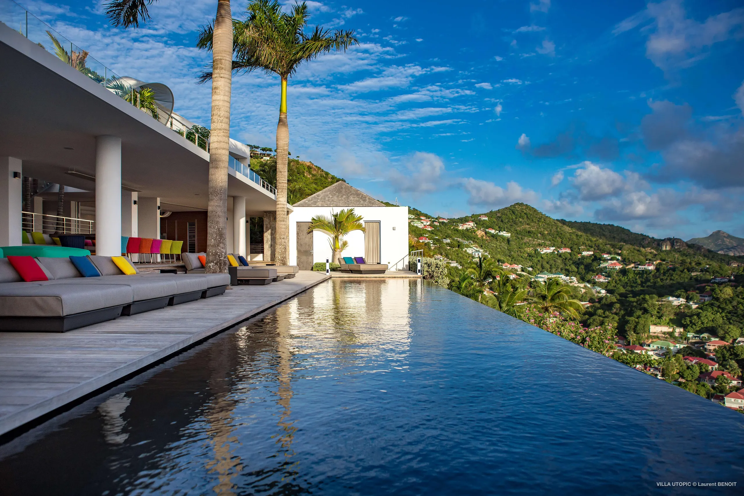 Elegant Luxe Estate with Infinity Pool and Captivating Views in Corossol — photograph 2