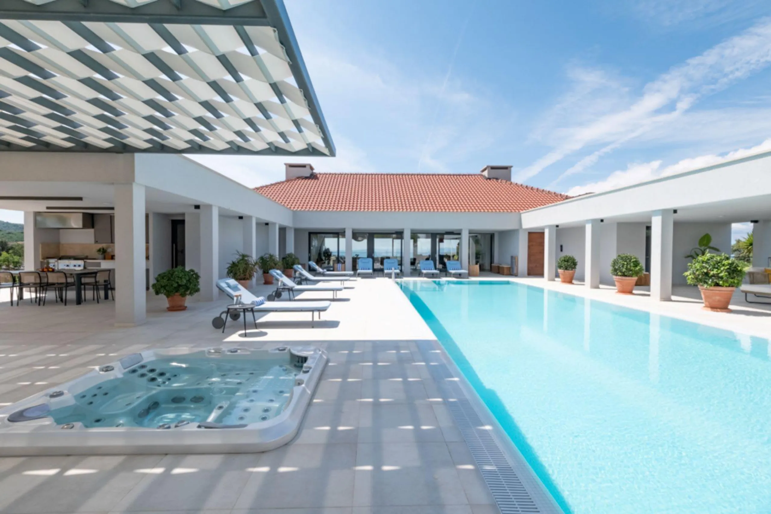 Invigorating Contemporary Villa with Private Pool and Garden View — photograph 4