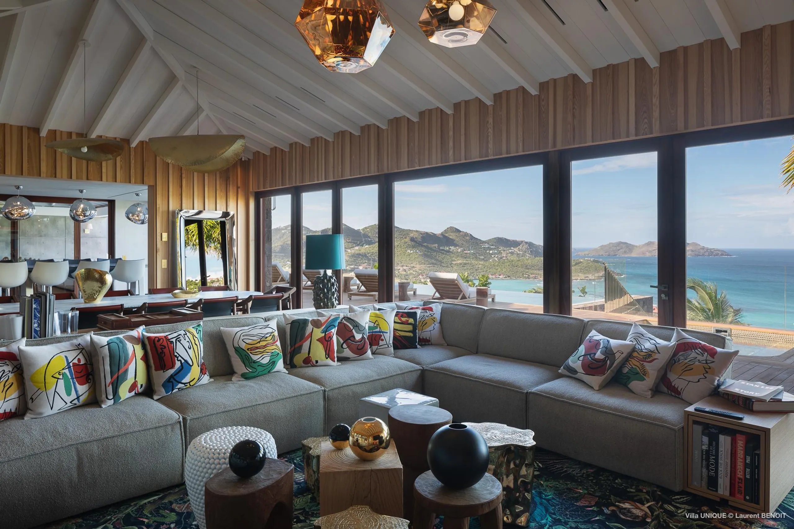 Stunning and Unique Saint Barts showplace villa with infinity pool — photograph 6