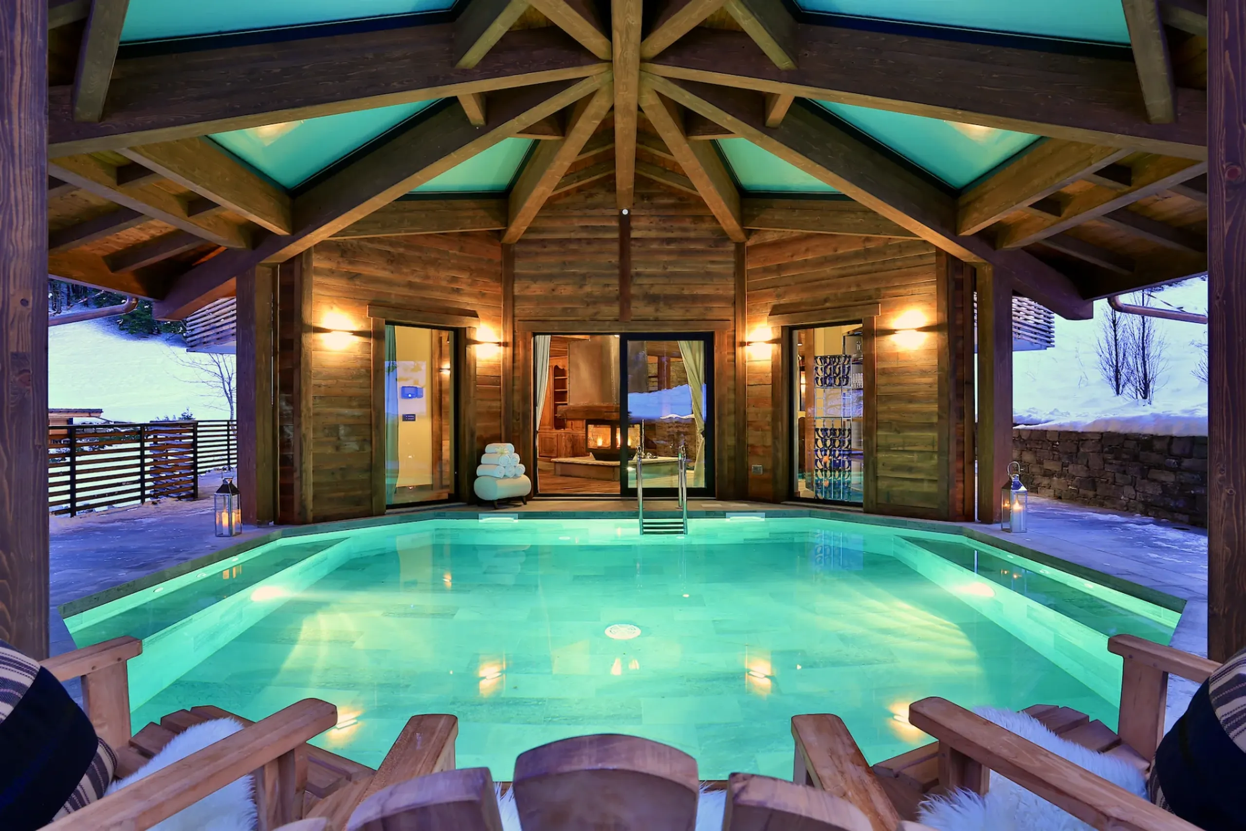 Chic Architecturally Designed Chalet with Spa, Pool, & Mountain Views in Chamonix Valley — photograph 4