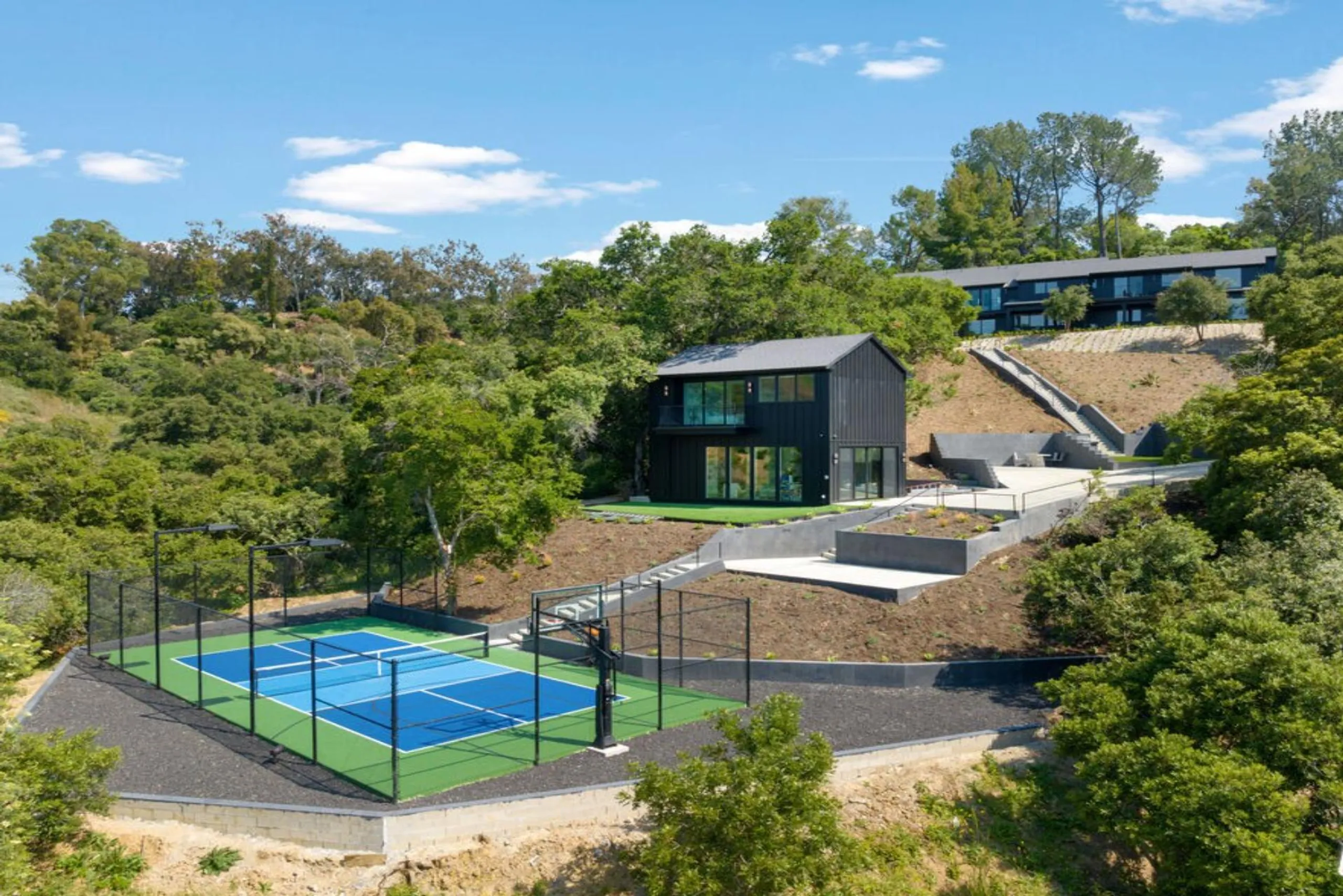 Exquisite Coldwater Canyon Sanctuary with Panoramic City & Mountain Views, Private Trails — photograph 7