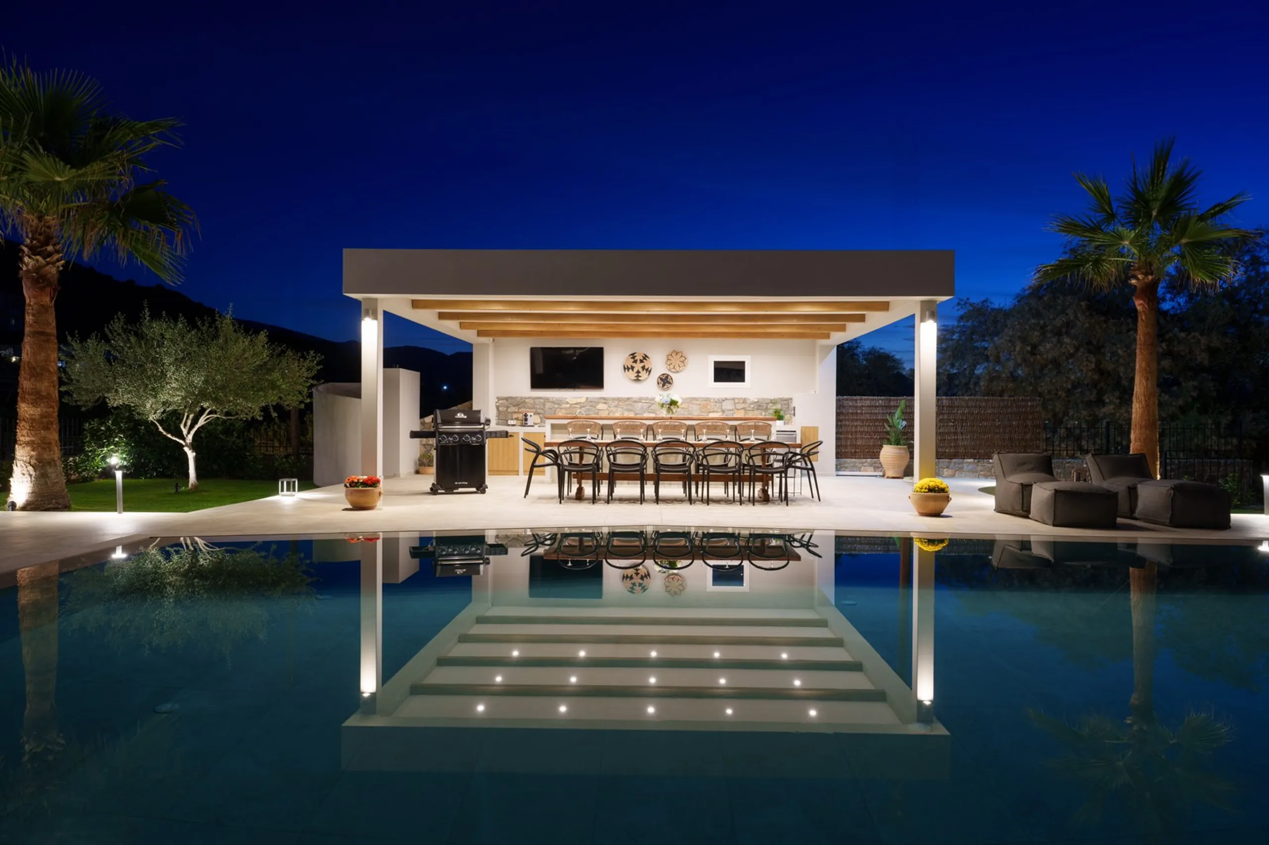 Luxurious 6-Bedroom Villa with Pool, Sea Views & Walkable Beach Access — photograph 6