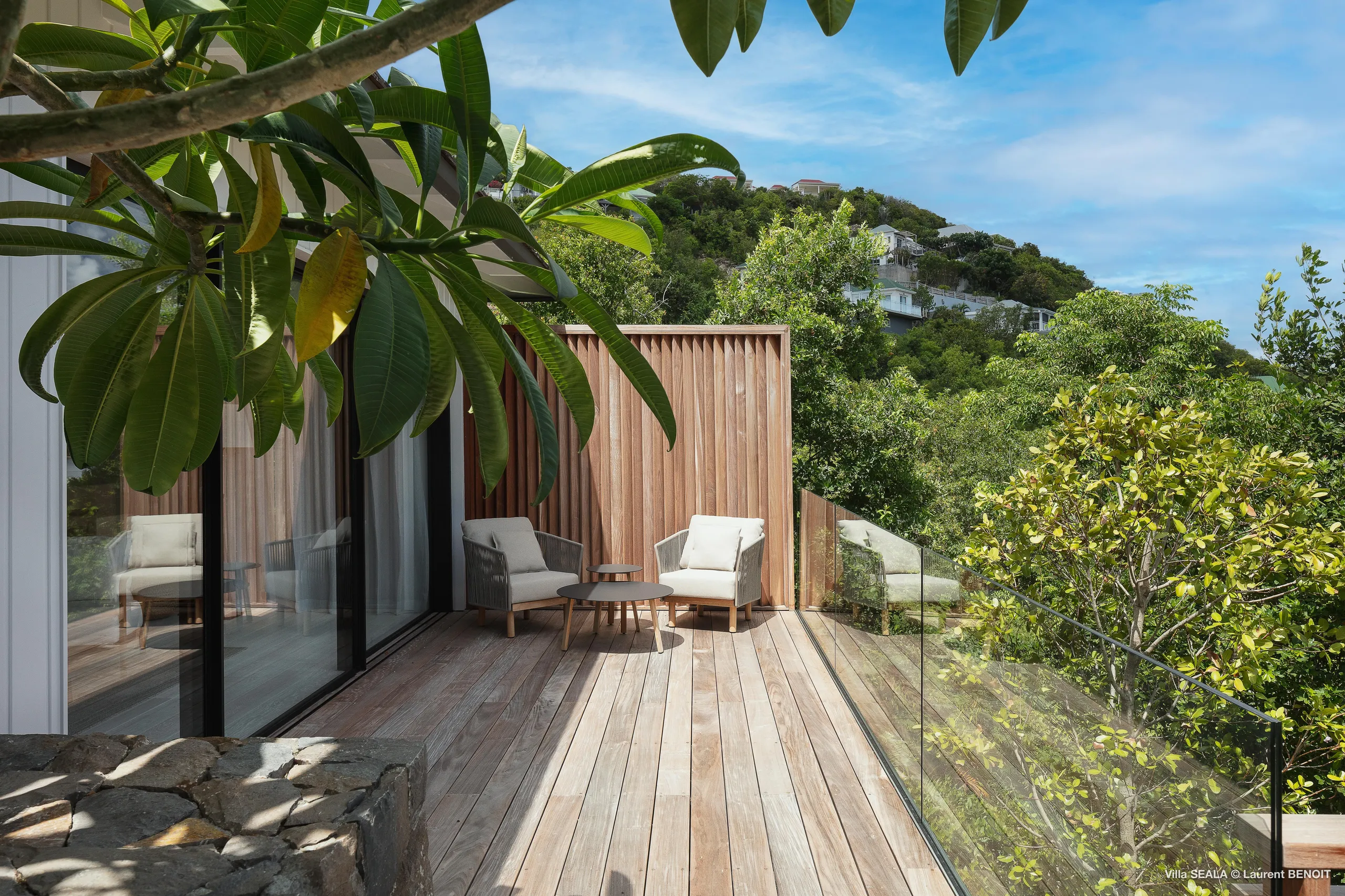 Elegant St Jean Villa with Infinity Pool and Stunning Panoramic Views — photograph 12