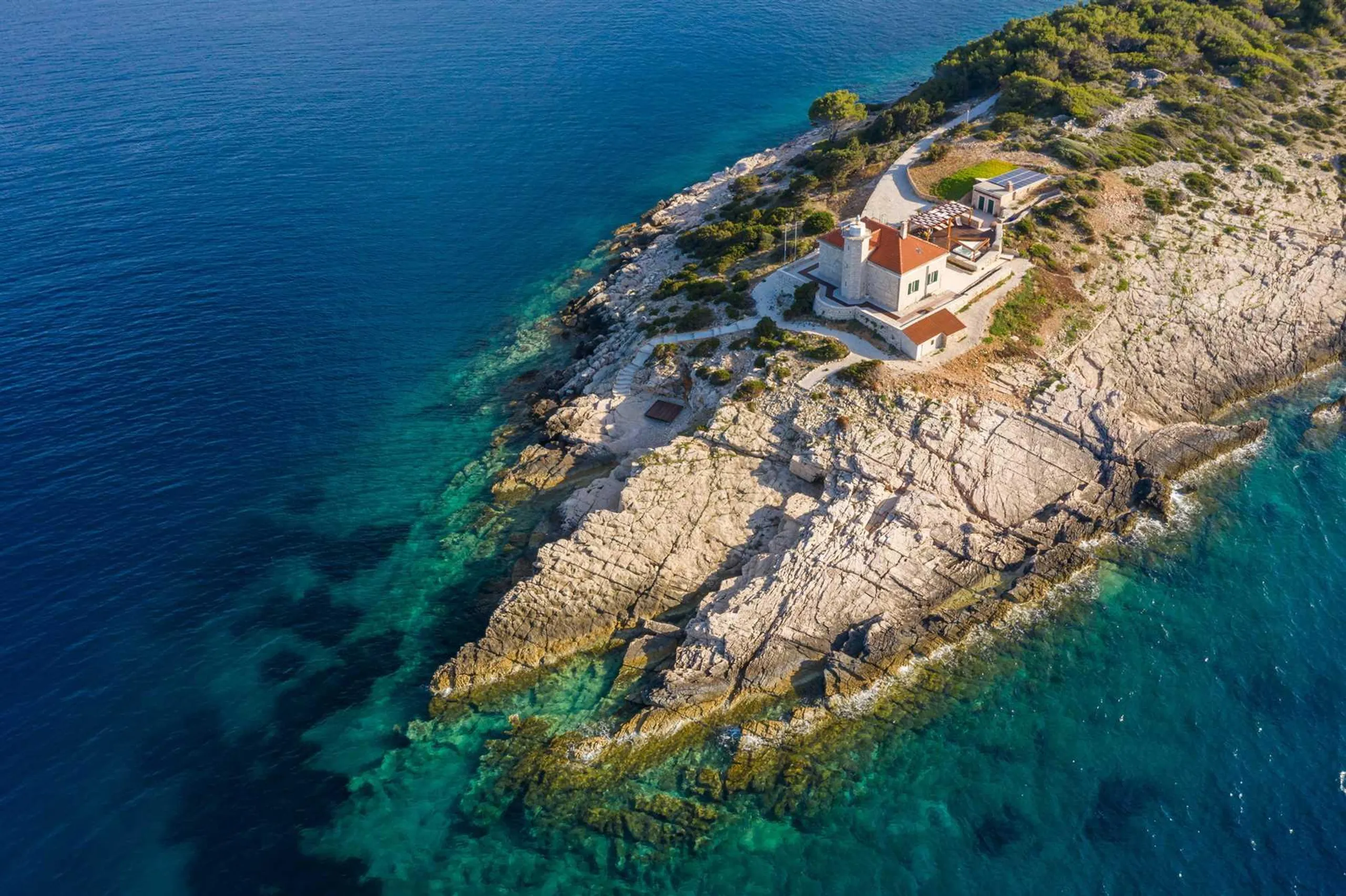 Historic Villa with Lighthouse and Jacuzzi on Host Island — photograph 7