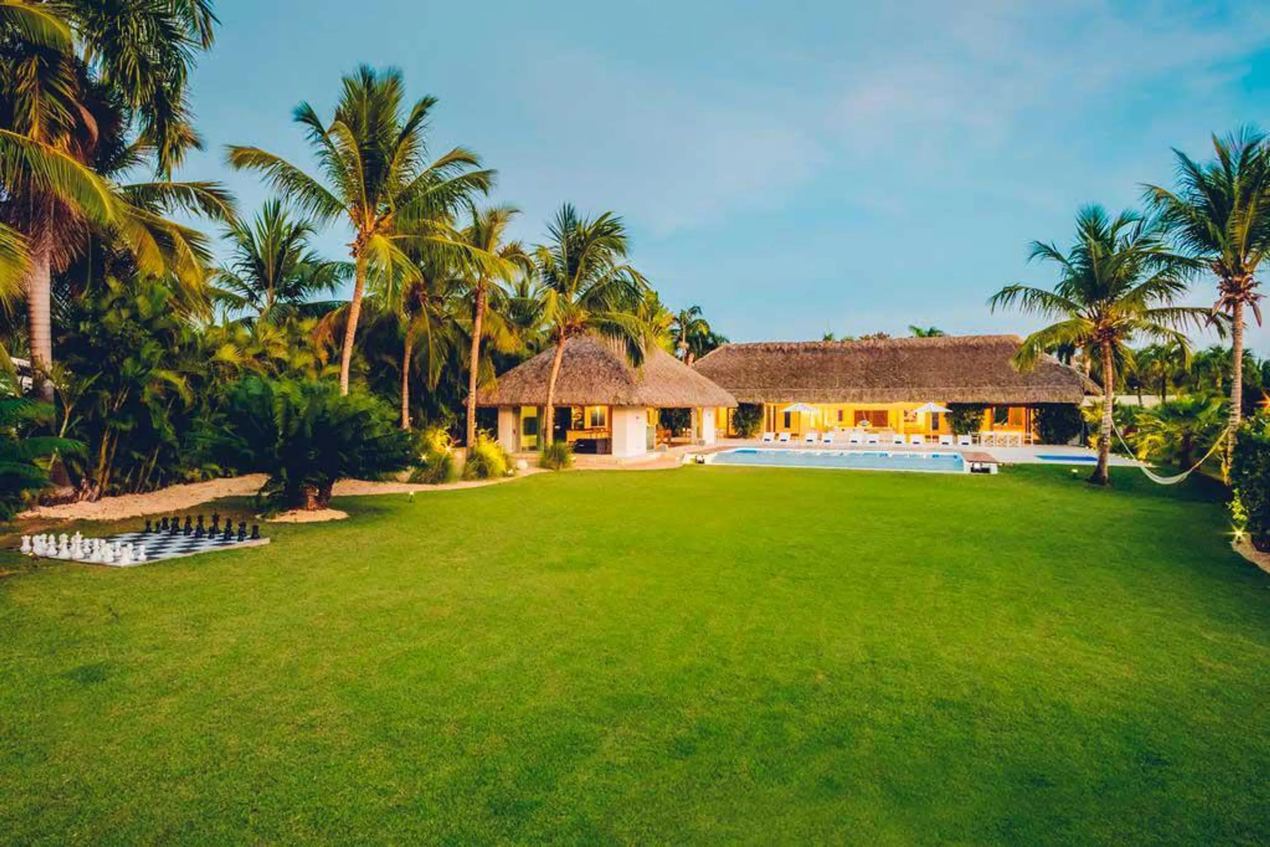 Majestic La Romana Estate with Private Pool and Hot Tub — photograph 3