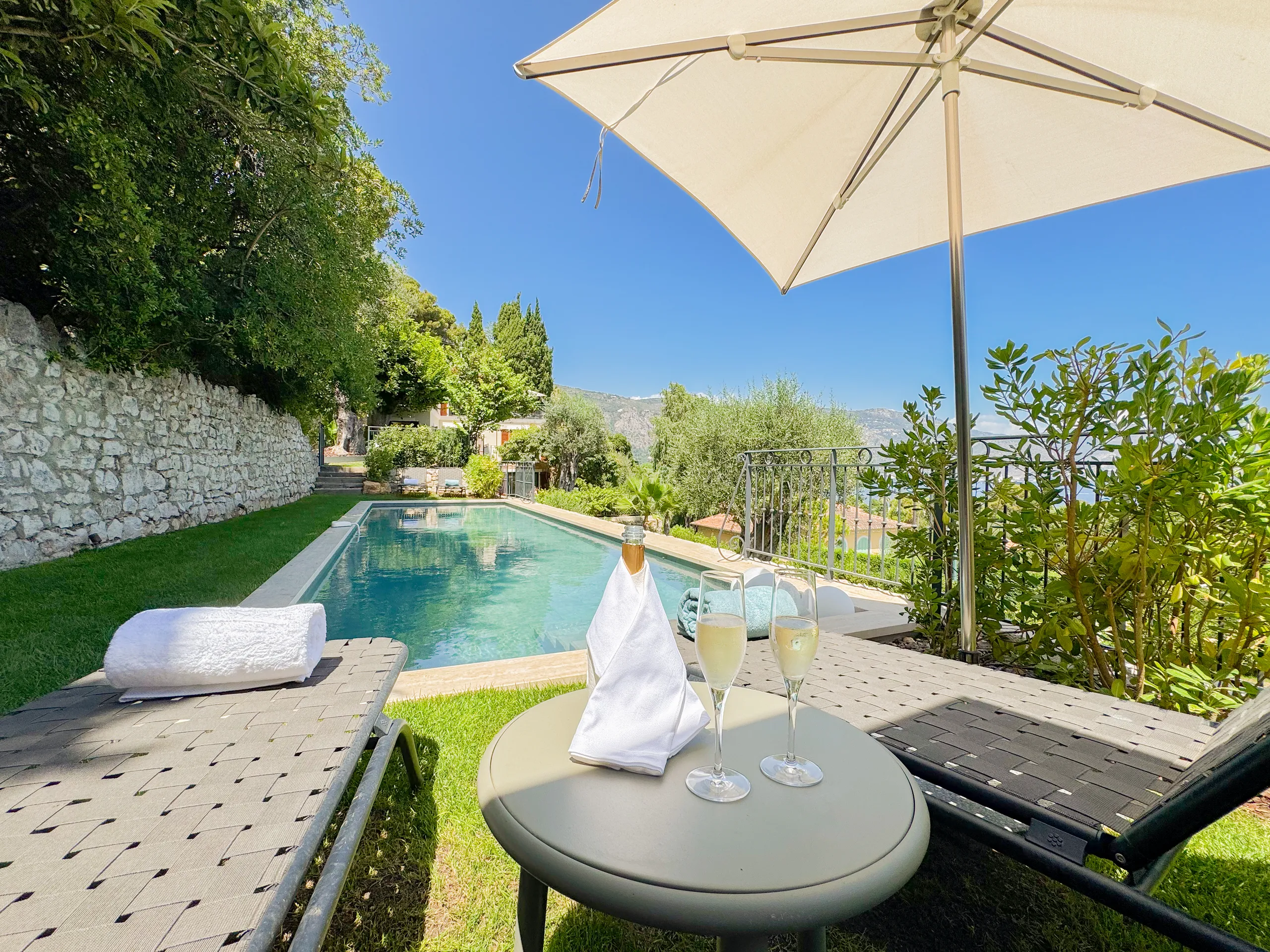 Serene Villa in Cap Ferrat with Private Pool and Breathtaking Panoramic Views of the Mediterranean Sea — photograph 9