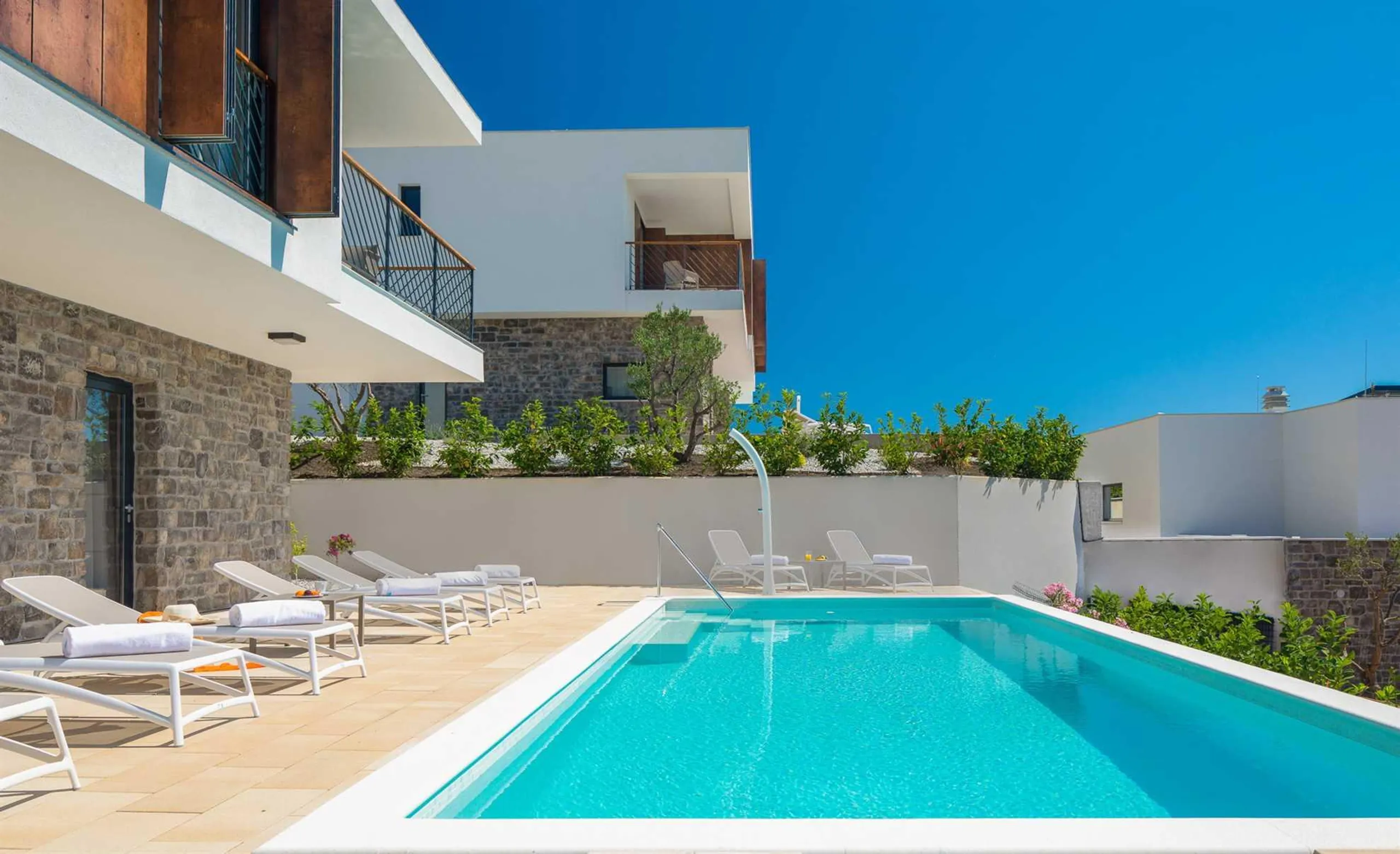 Sophisticated Contemporary Villa with Pool and Jacuzzi near Primosten Beach — photograph 6