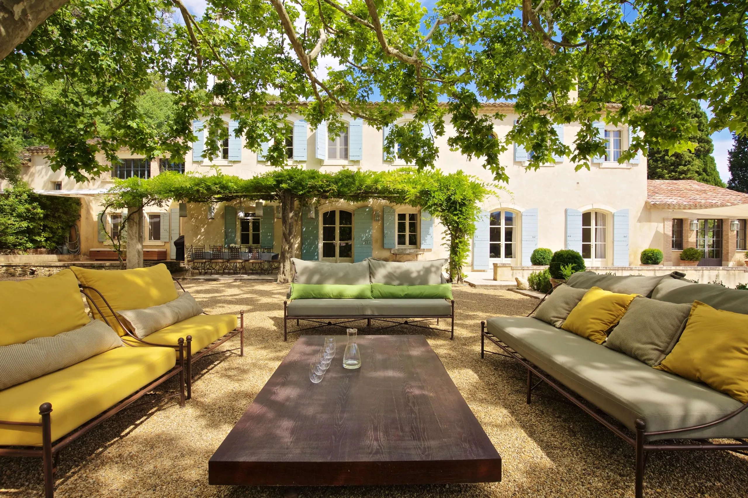 Provencal Paradise Estate with Gorgeous Pool and Lush Garden Grounds — photograph 9