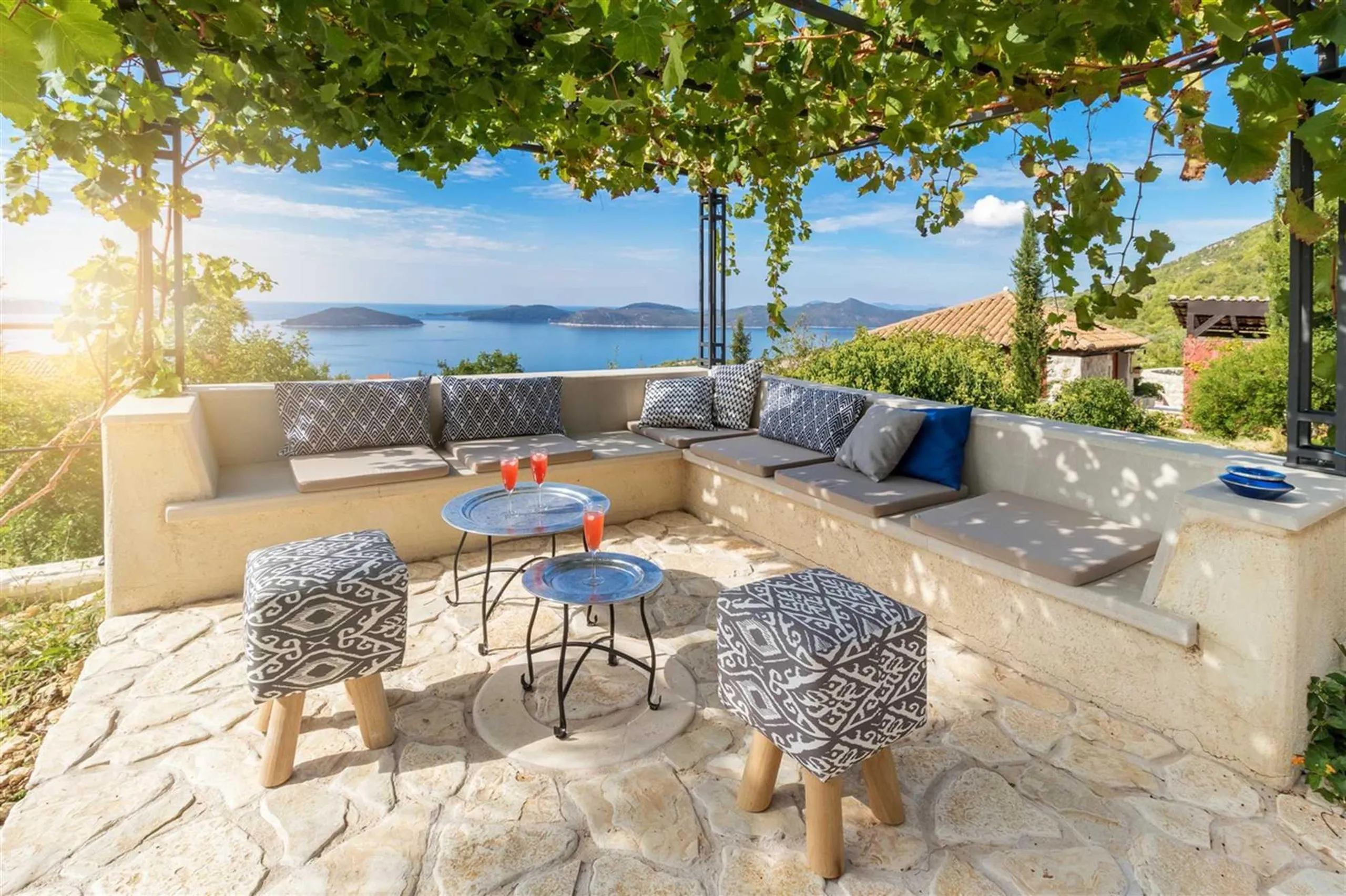 Calming Minimalistic Villa with Private Pool Near Dubrovnik and Sea Views — photograph 10
