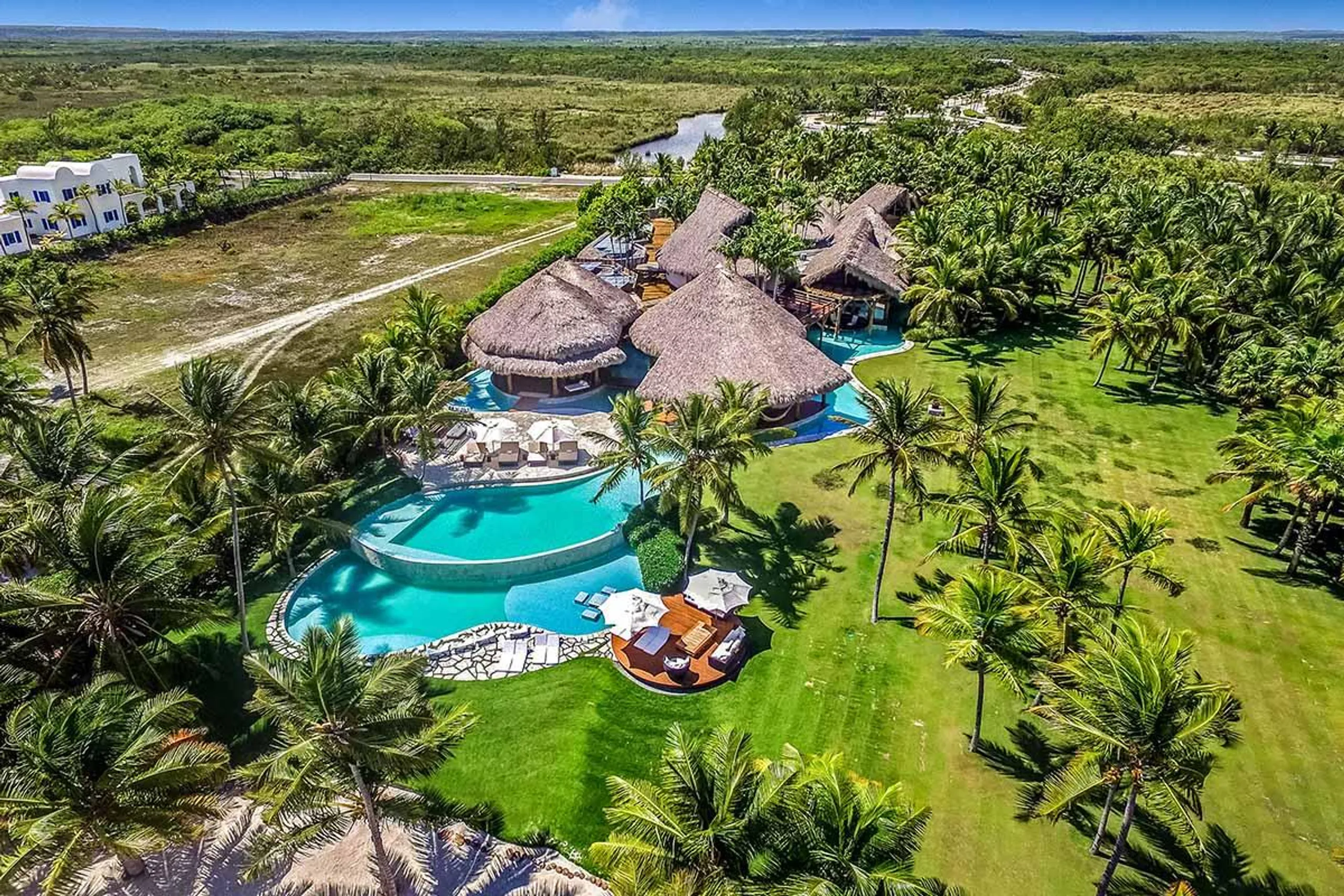 Ocean Front Punta Cana Villa with Private Pool and Walks to Beach — photograph 3