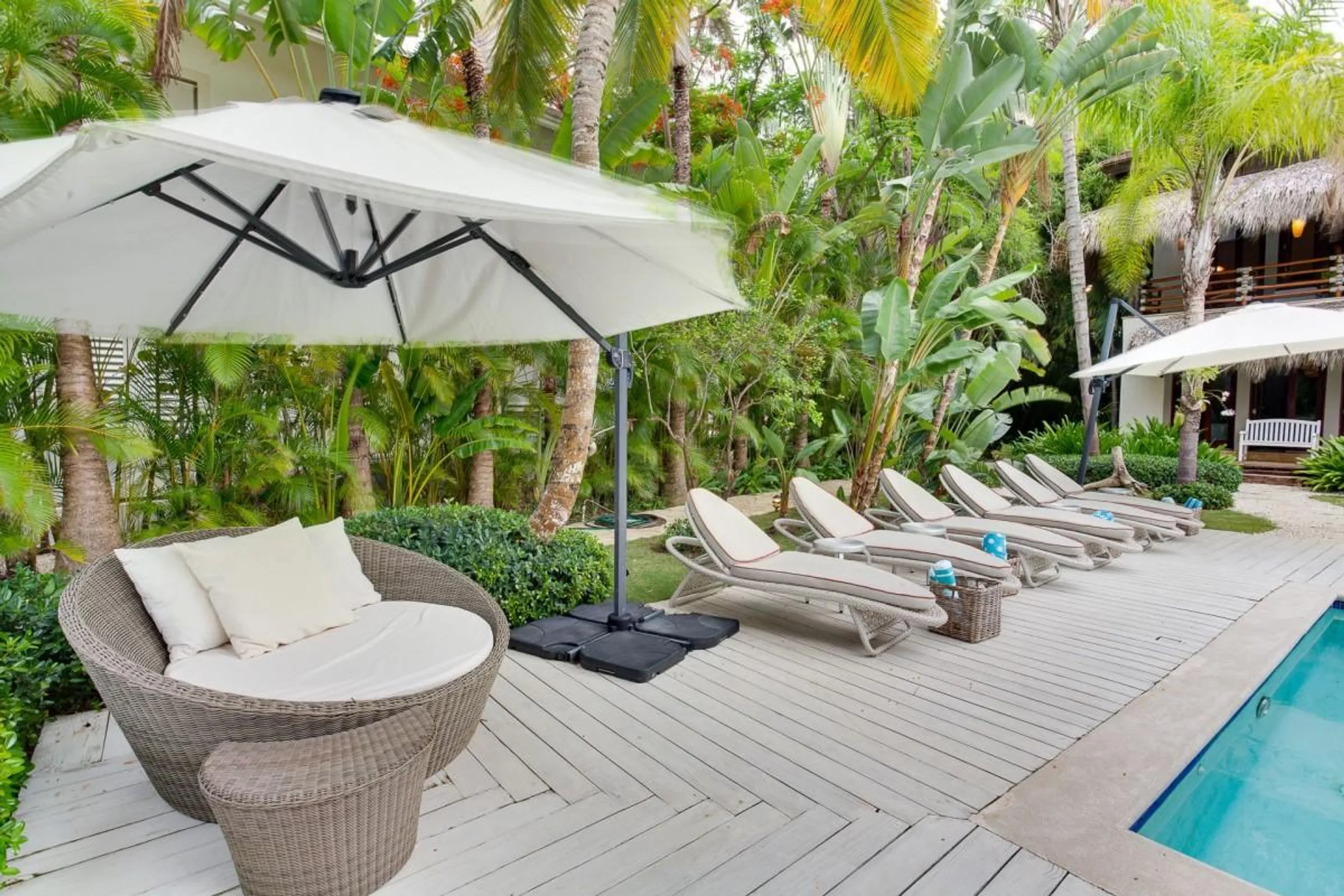 Fantastic Sustainable Villa with Palatial Pool Overlooking La Cana Golf Course in Punta Cana — photograph 7
