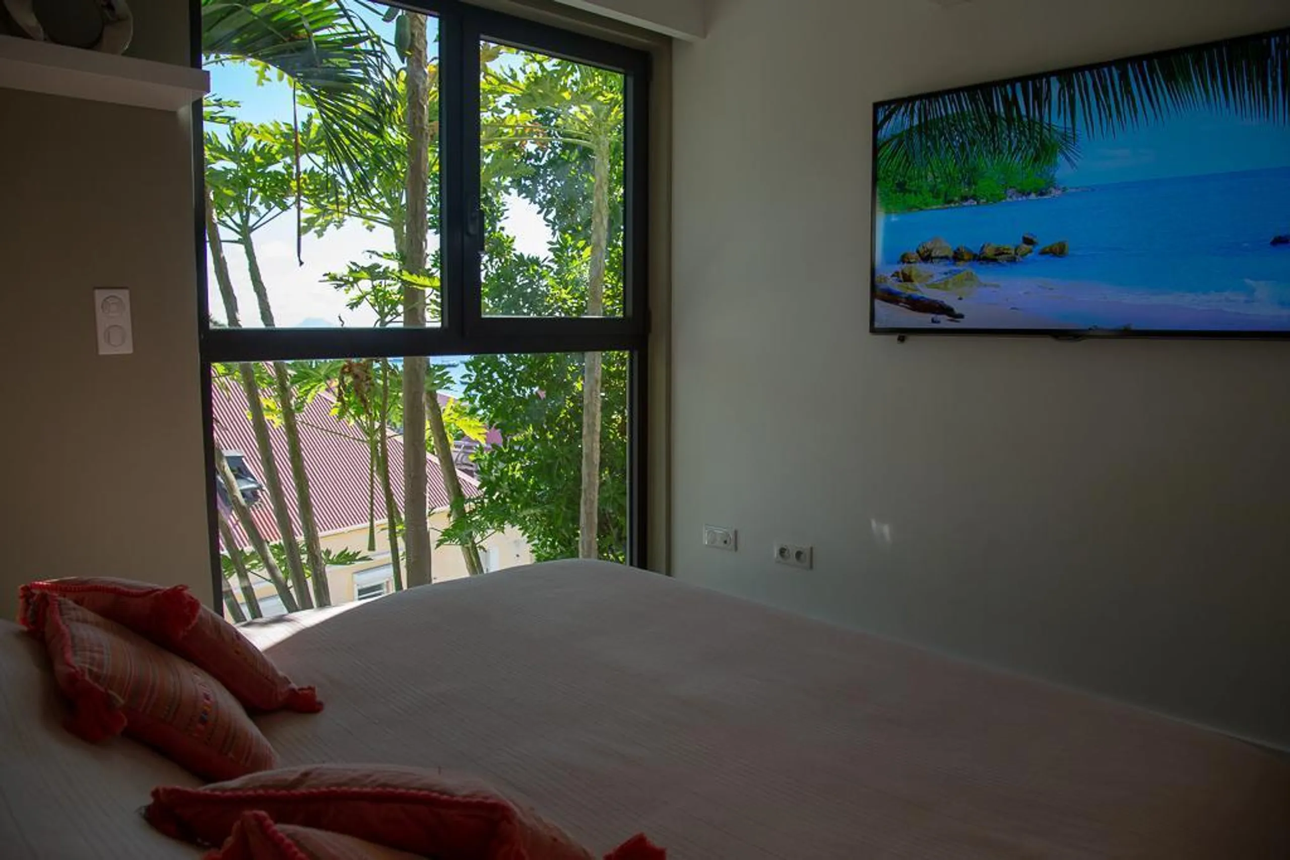 Prestigious Paradise Villa with Private Pool and Serene Ocean Views — photograph 9