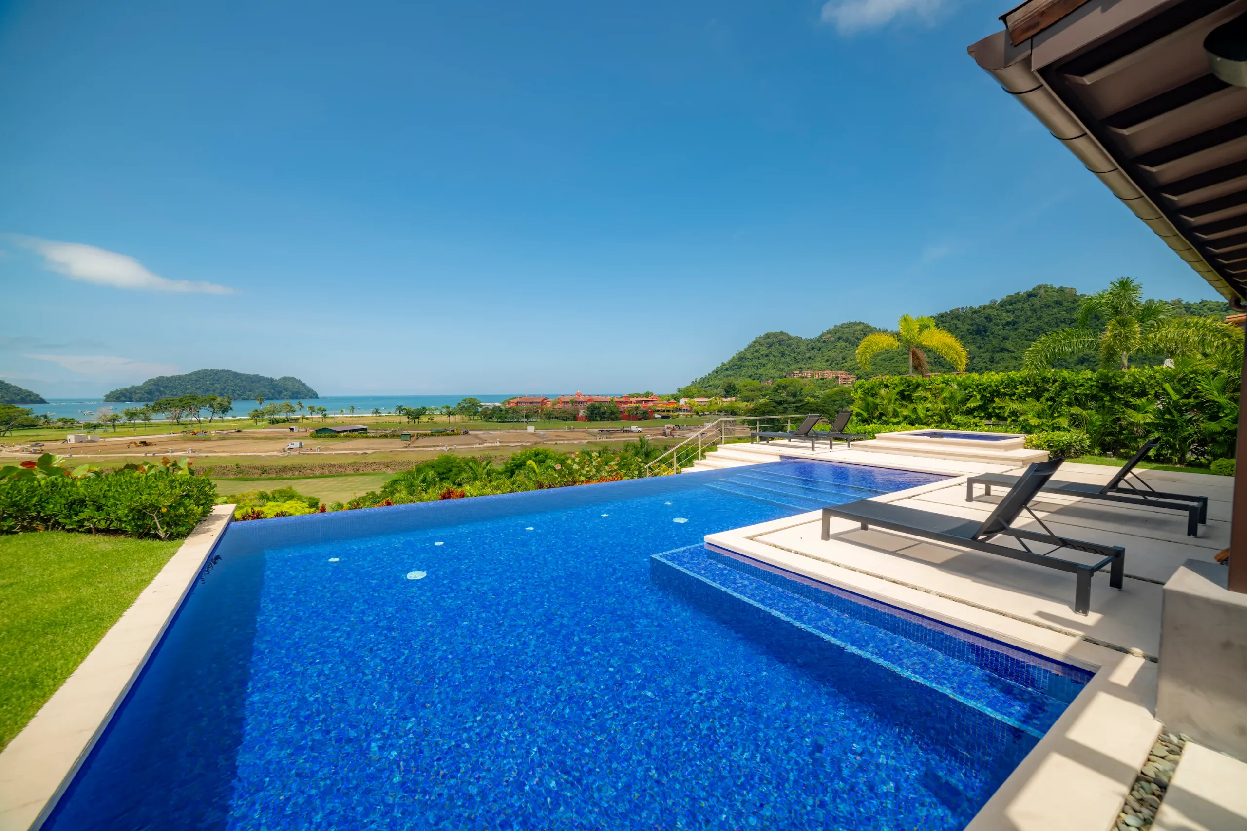 Stunning 6 BDR Los Suenos Villa with Infinity Pool — photograph 7
