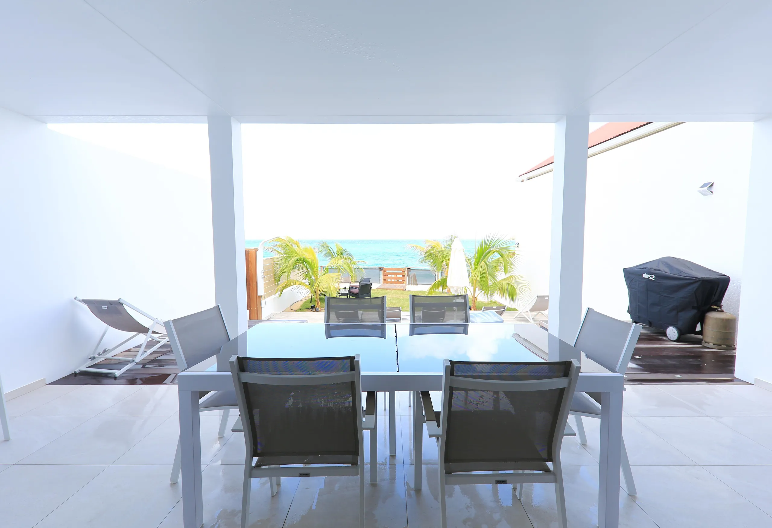 Modern Flamands Beach Villa with Infinity Pool and Walk to Beach — photograph 6
