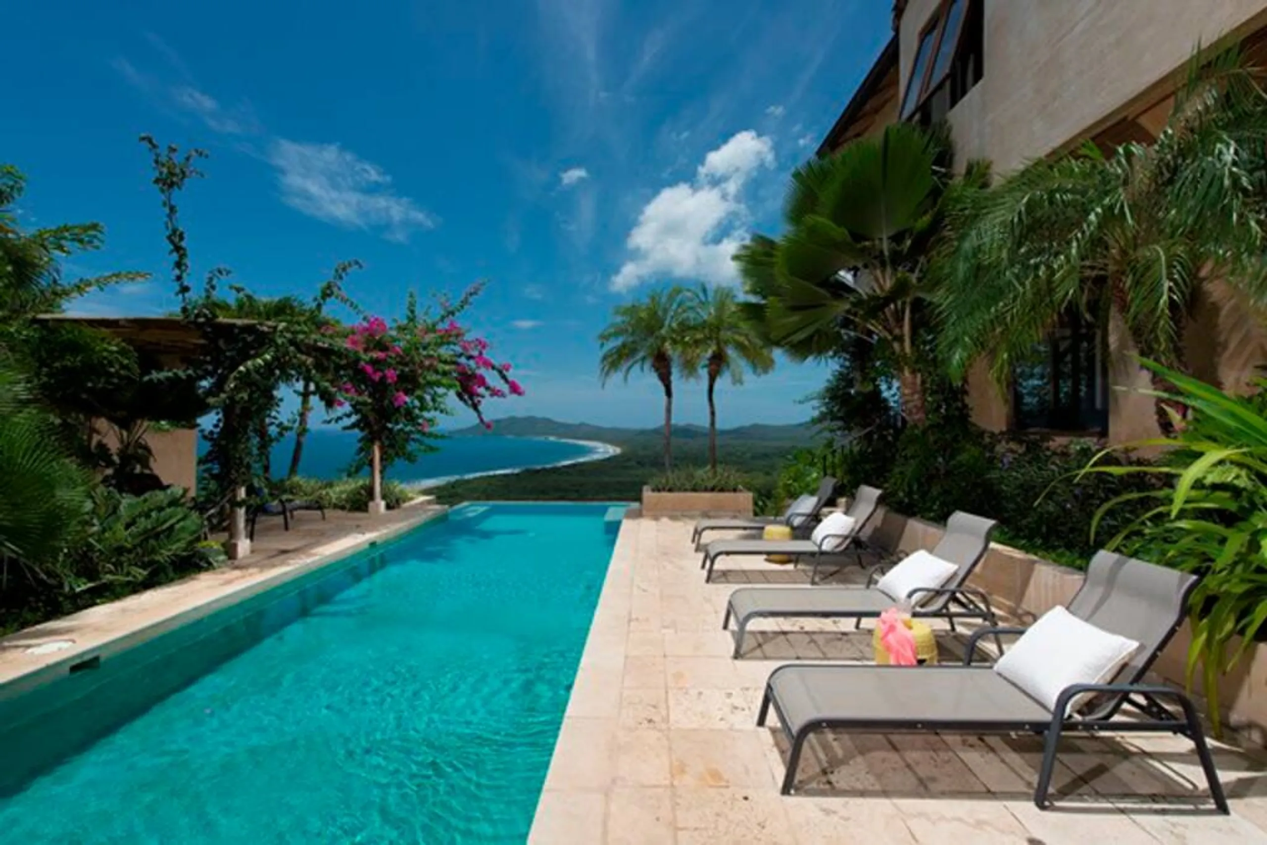 Jasmine-Scented Tamarindo Villa with Private Poolside Lounge and Ocean Views — photograph 3