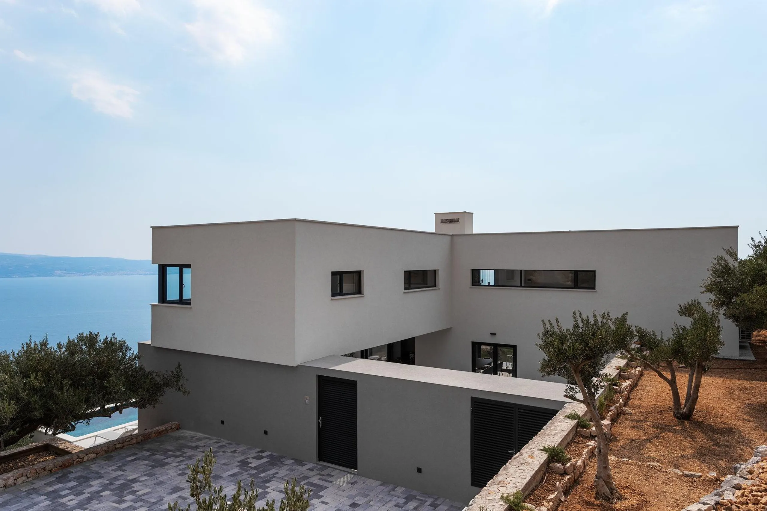 Princely 4-Star Villa with Private Pool and Mountain Views near Split — photograph 11