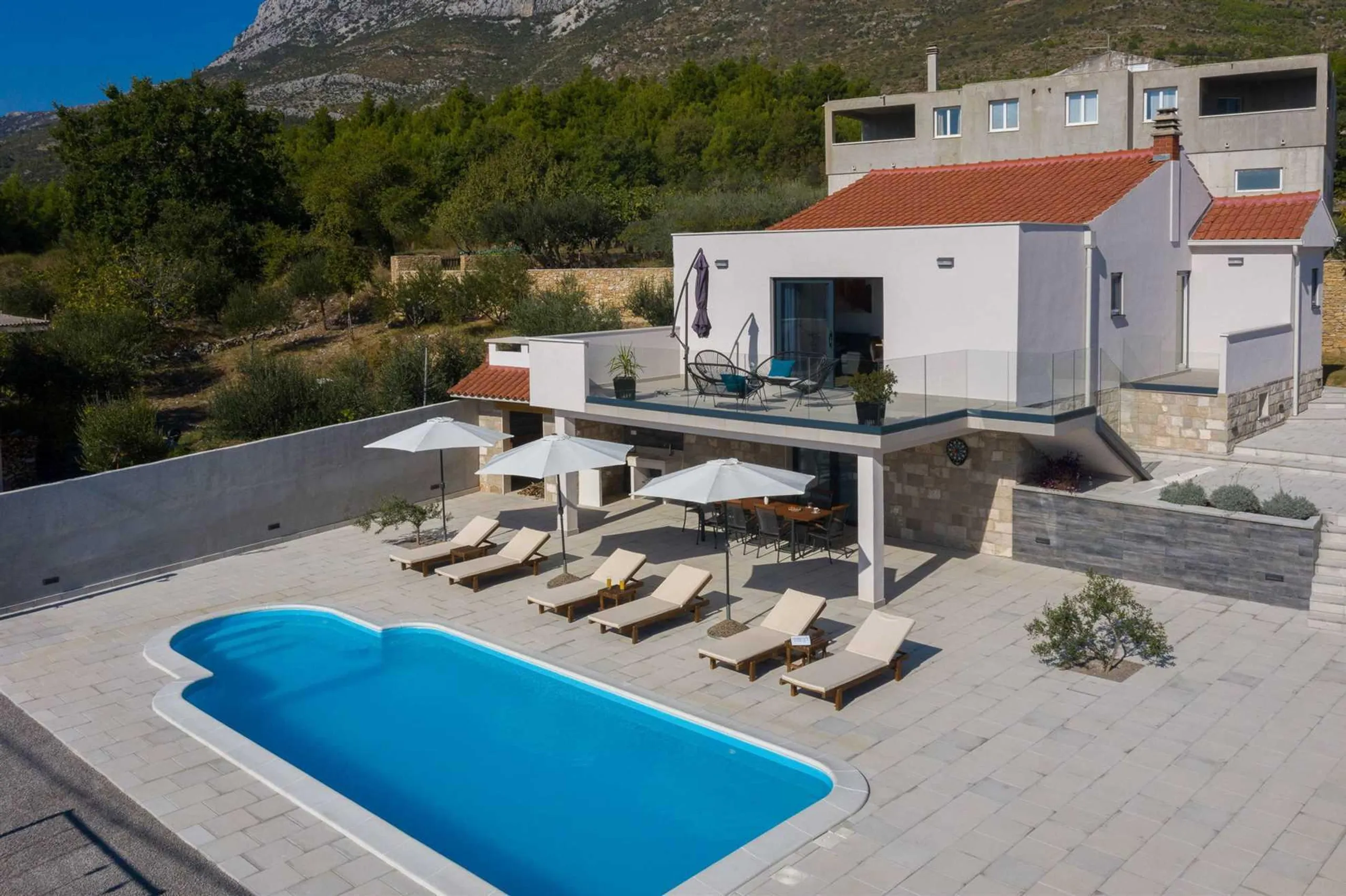 Stylish Adriatic Sea Villa with Private Pool and Amazing Views — photograph 2