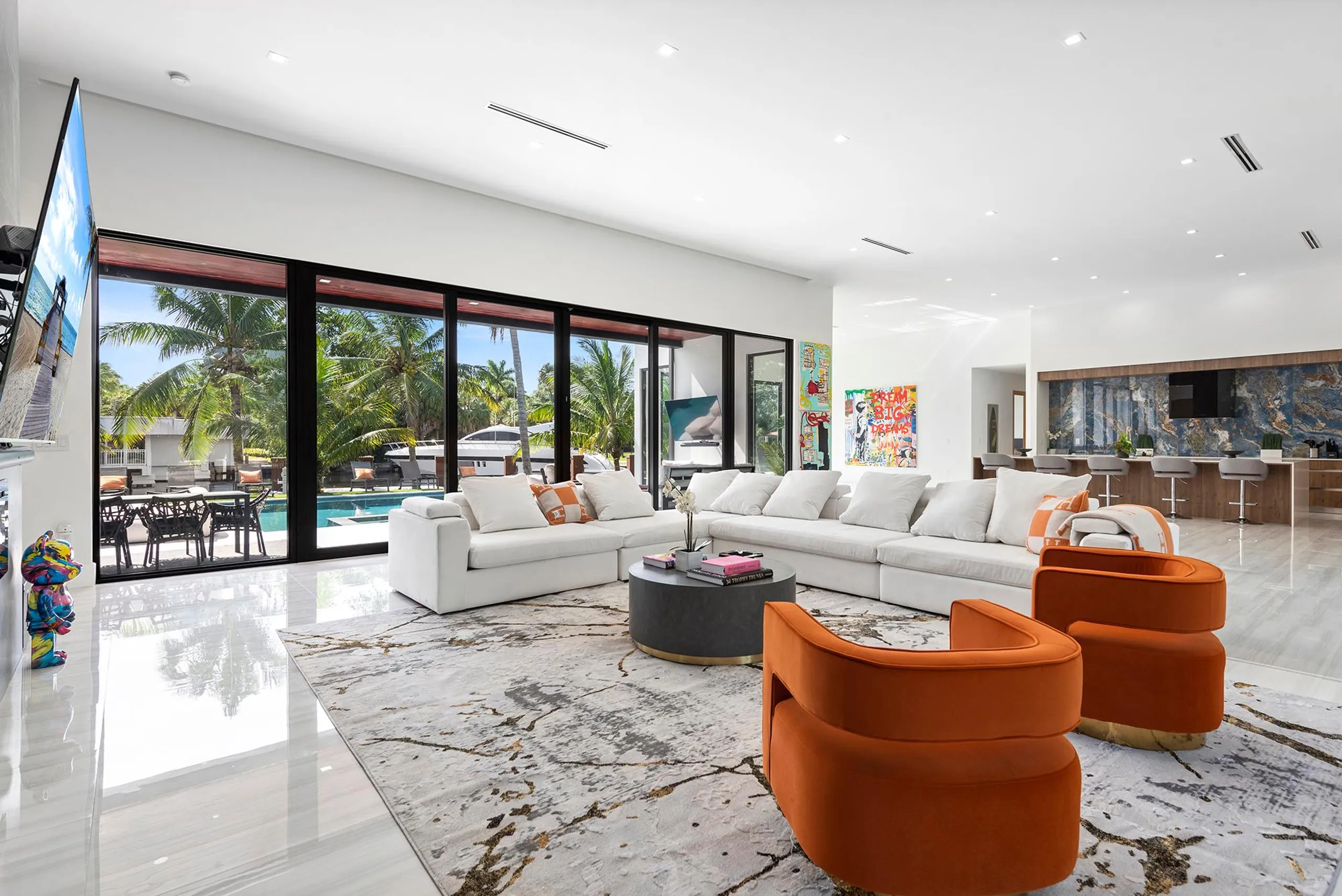 Stylish Modern Miami Resort Estate with Private Pool and Boat Dock — photograph 7