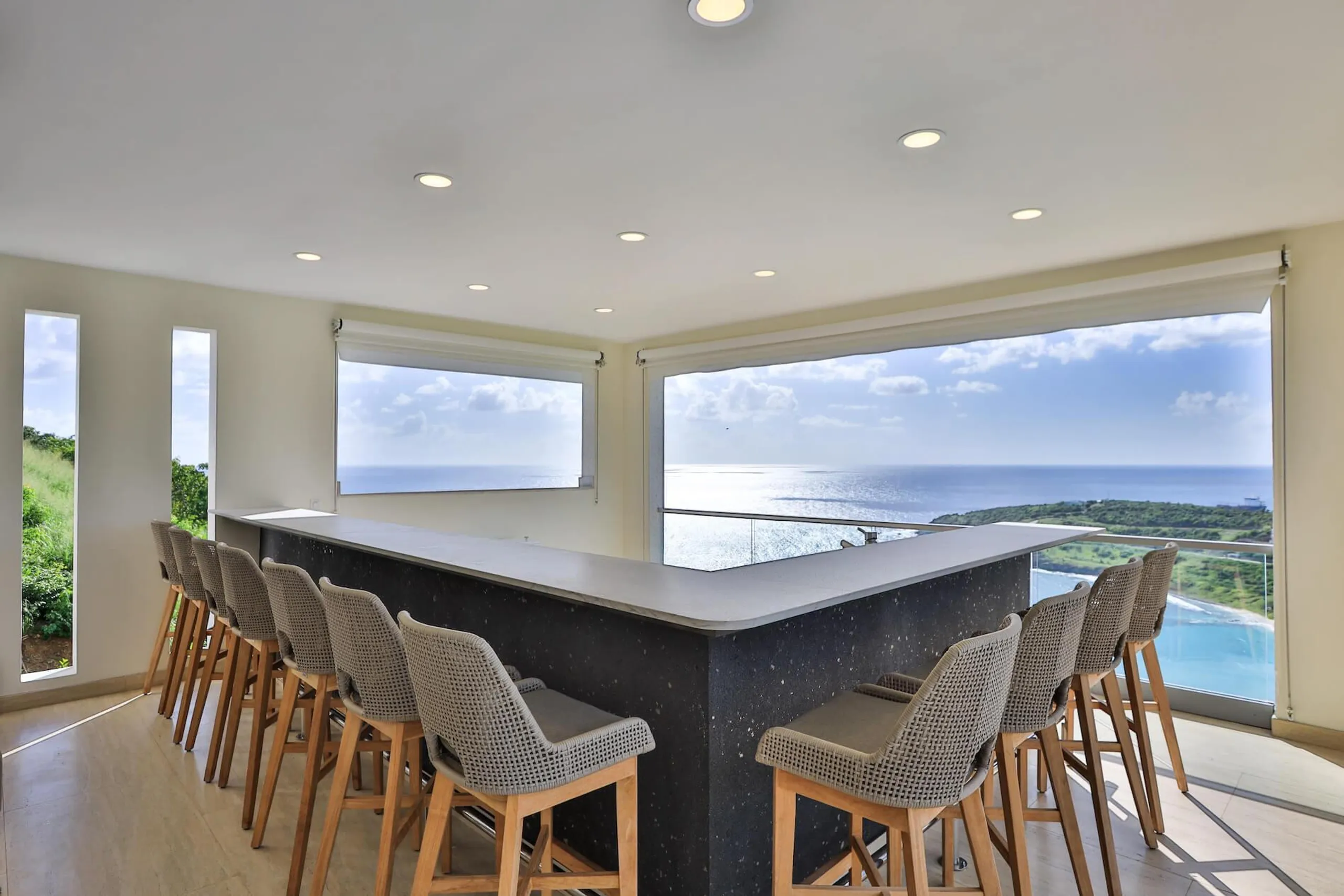 Indigo Bay's Decadence Luxury Villa with Infinity Pool and Breathtaking Ocean Views — photograph 11