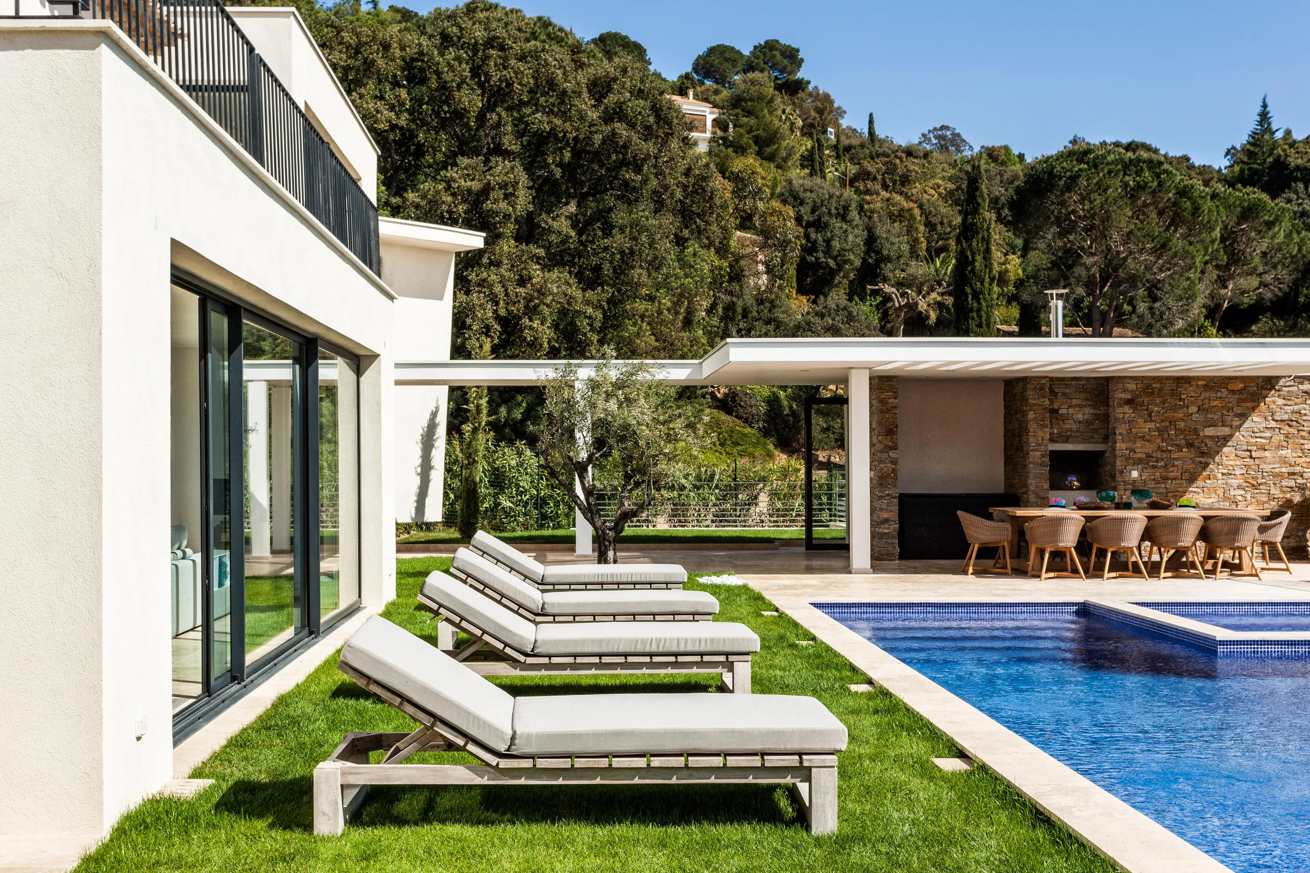 La Croix's Grandiose Villa with Pool and Stunning Ocean Views — photograph 5
