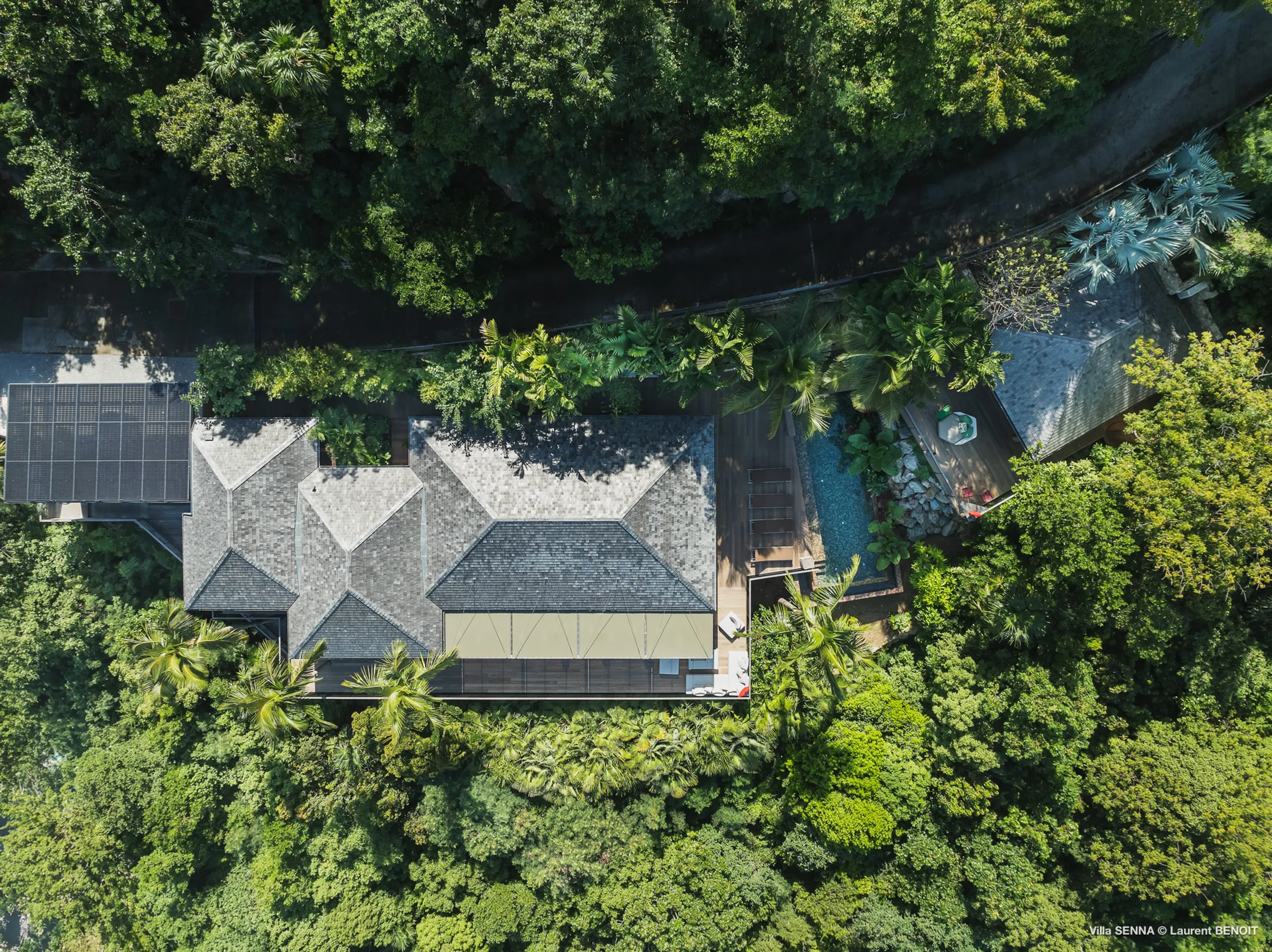Chic St. Jean Villa with Pool, Gardens & Ocean Breezes — photograph 5
