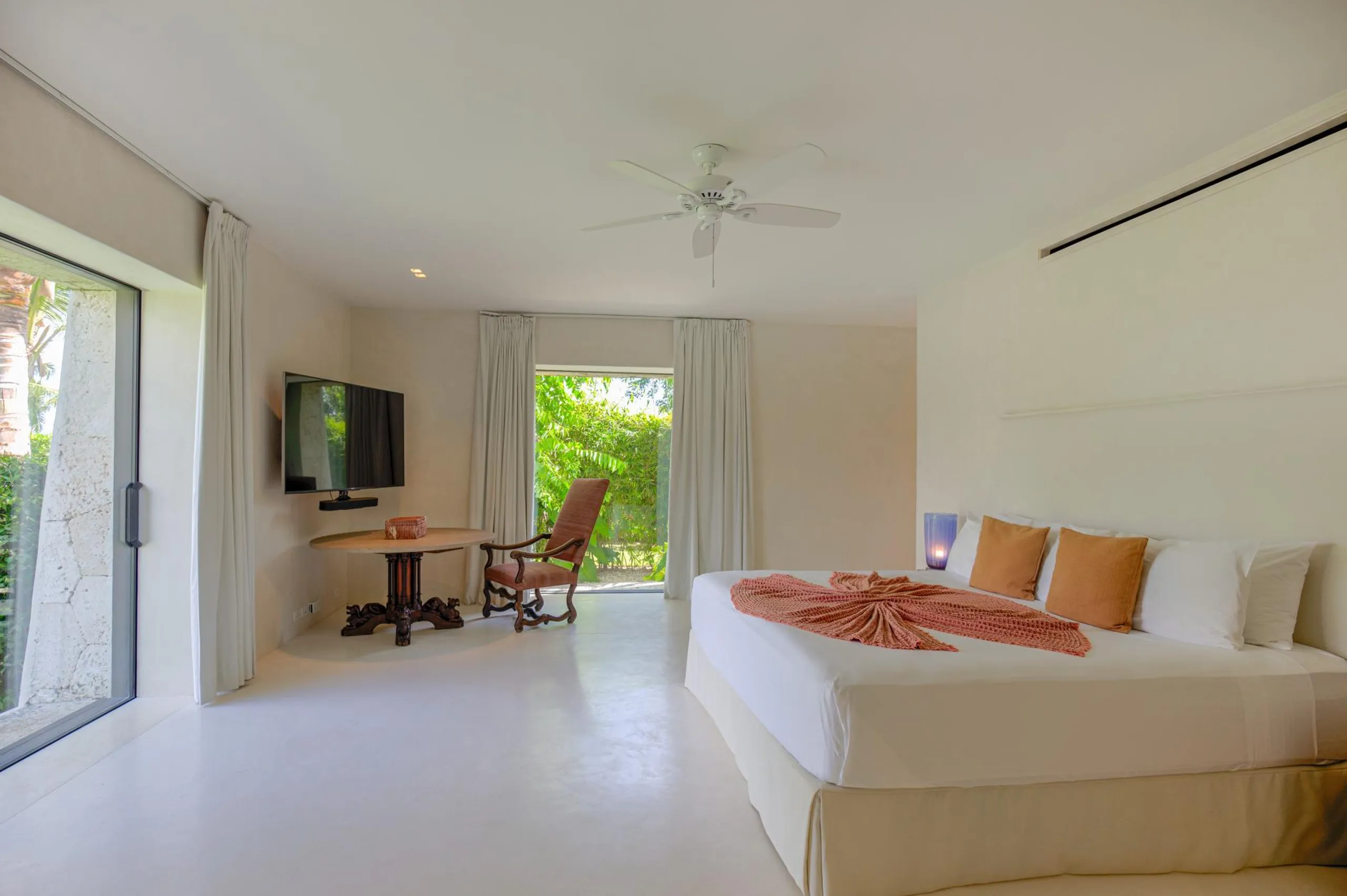 Exquisite Villa with Private Pool Overlooking the 10th Hole of Corales Golf Course — photograph 11